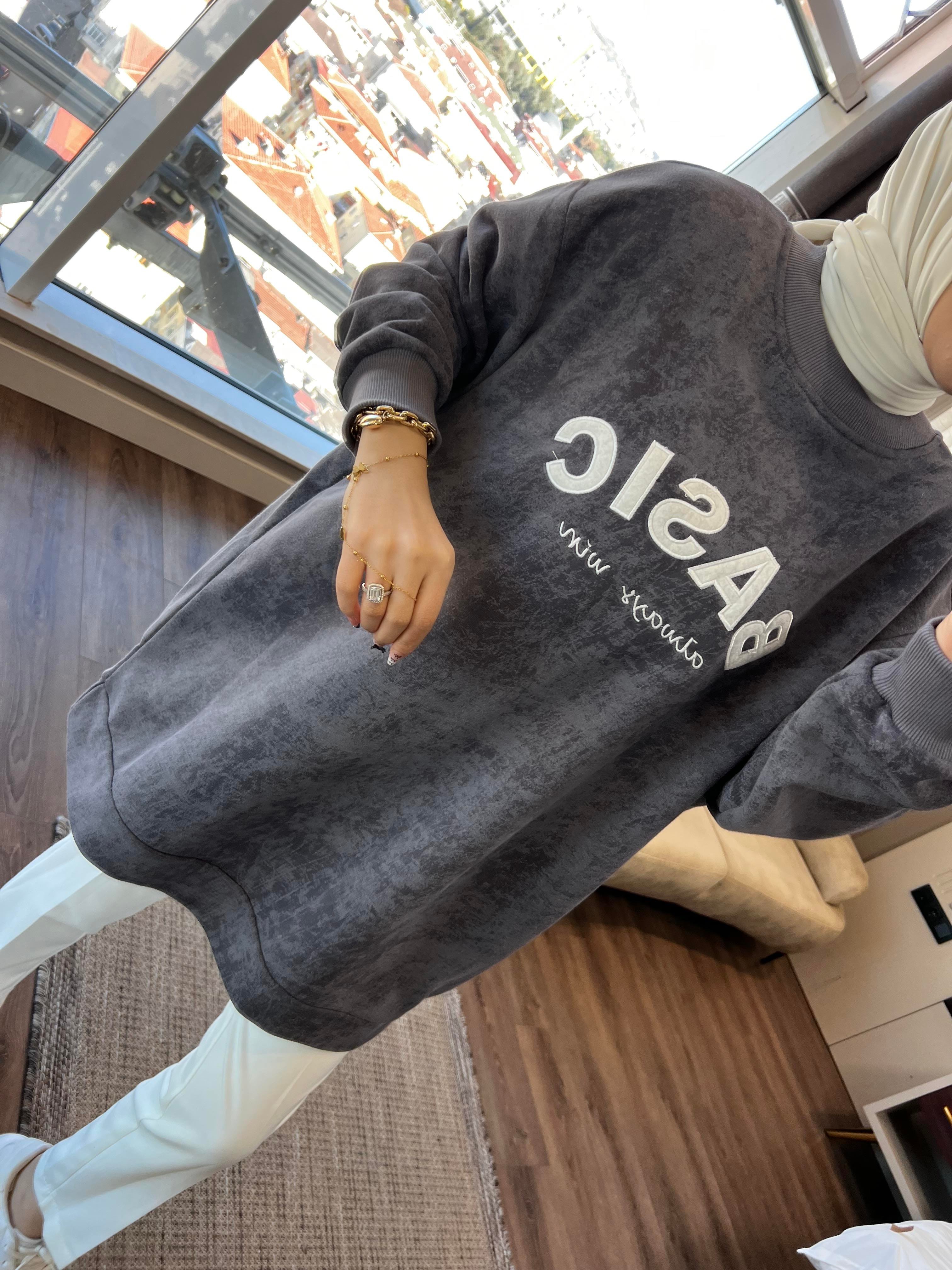 Önü Basıc Yazılı Sweat Gri
