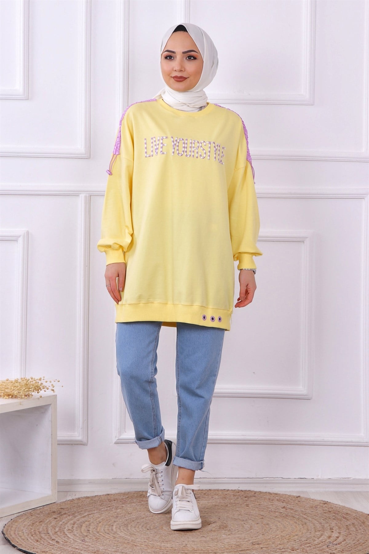 Önü live yourstyle yazılı sweat sarı