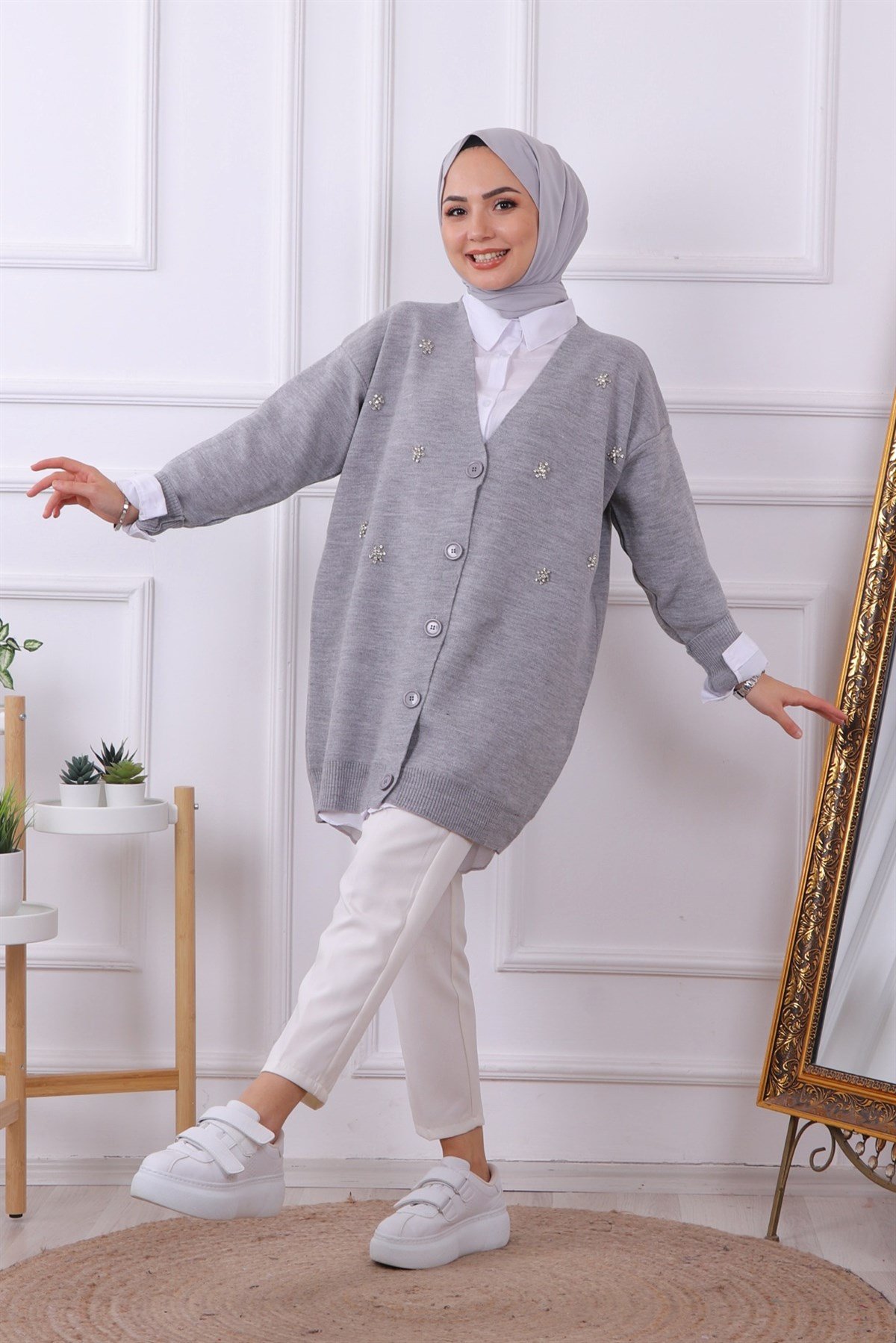 ÖNÜ TAŞ DETAYLI HIRKA GRİ