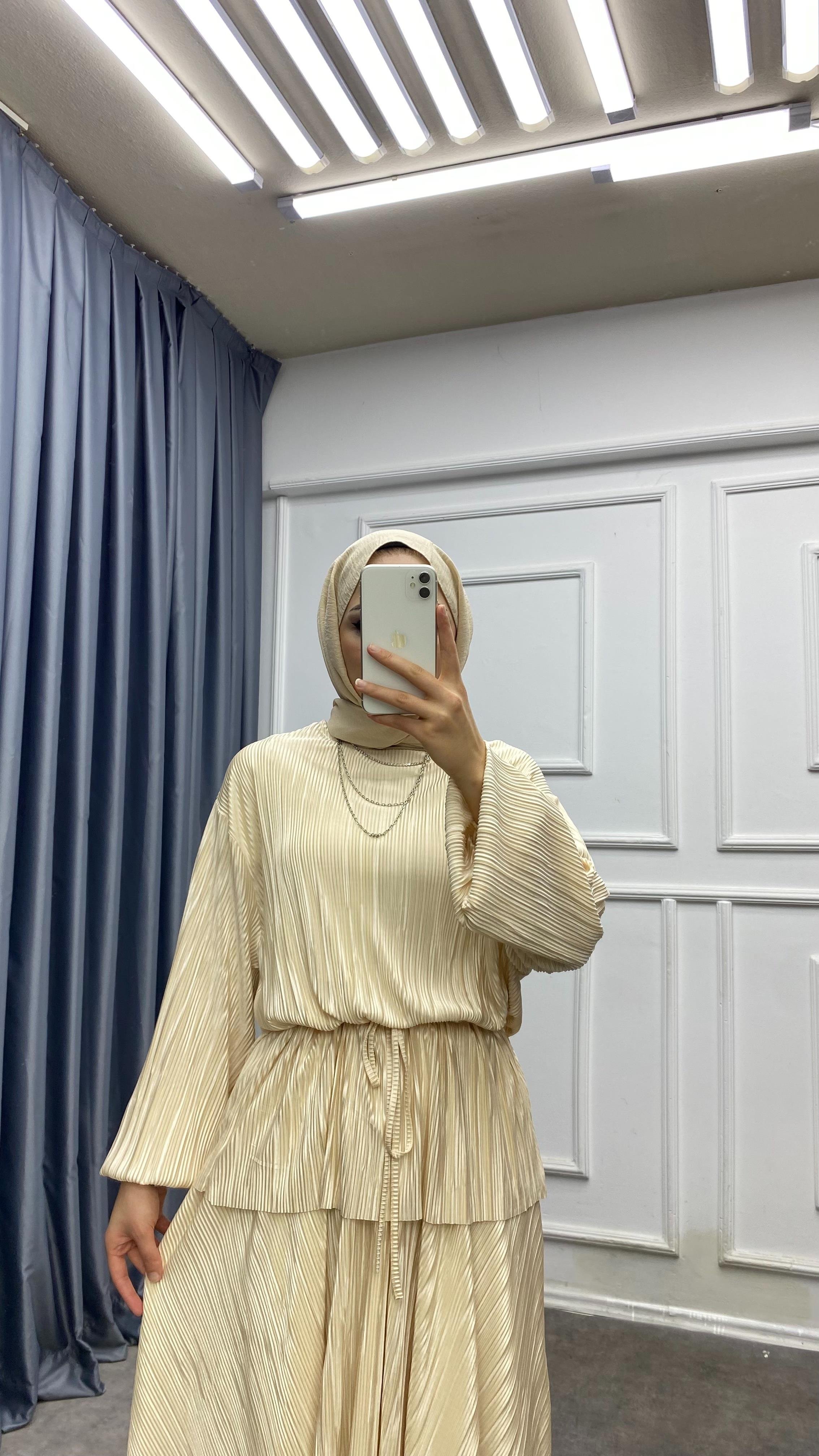 Piliseli Etekli Takım Bej