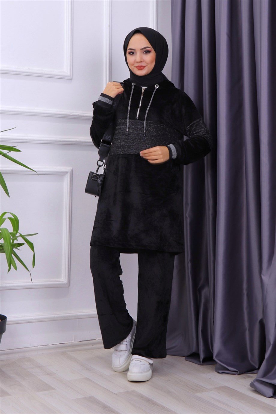 SİM DETAYLI KADİFE TAKIM