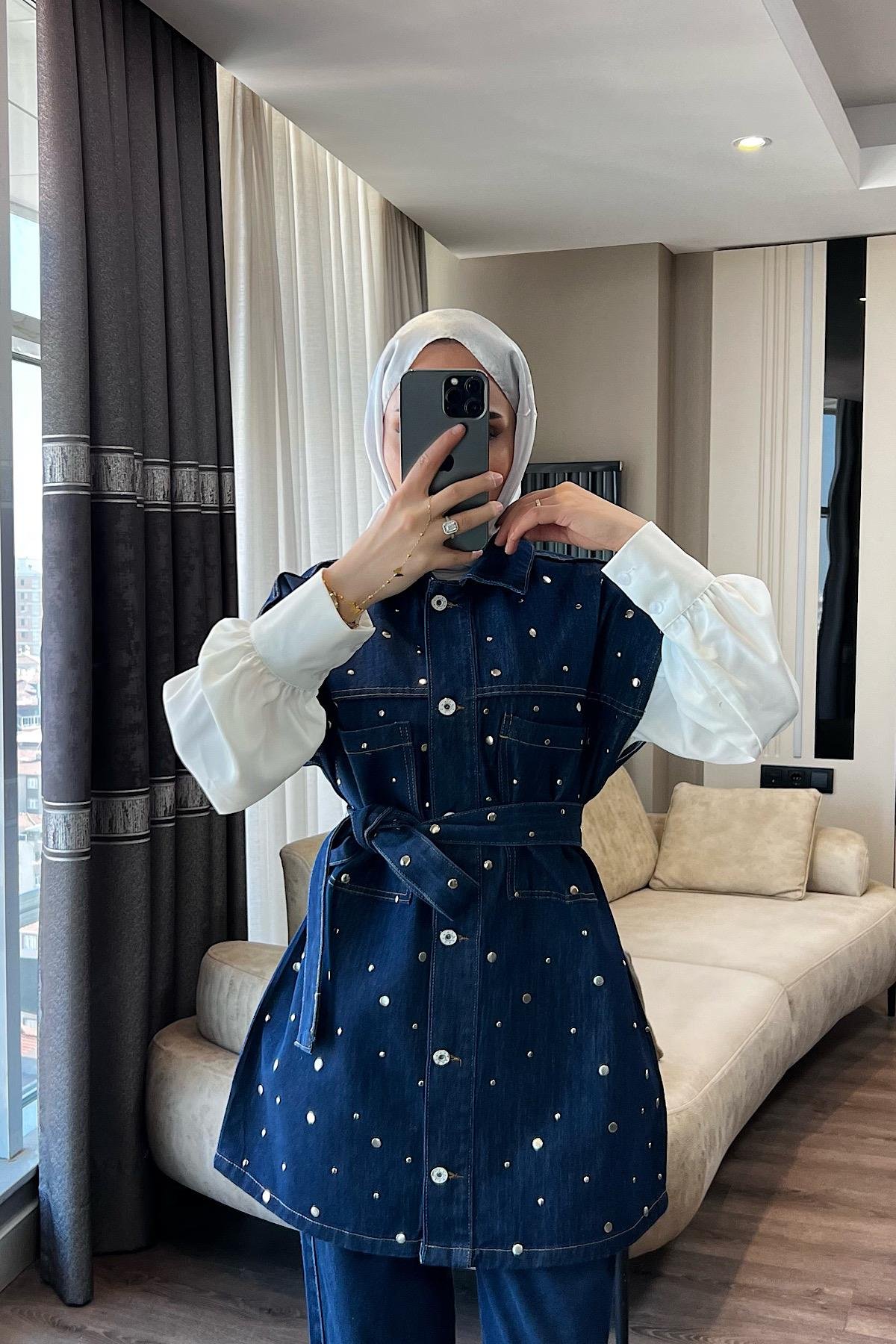Üzeri taşlı kot yelek  