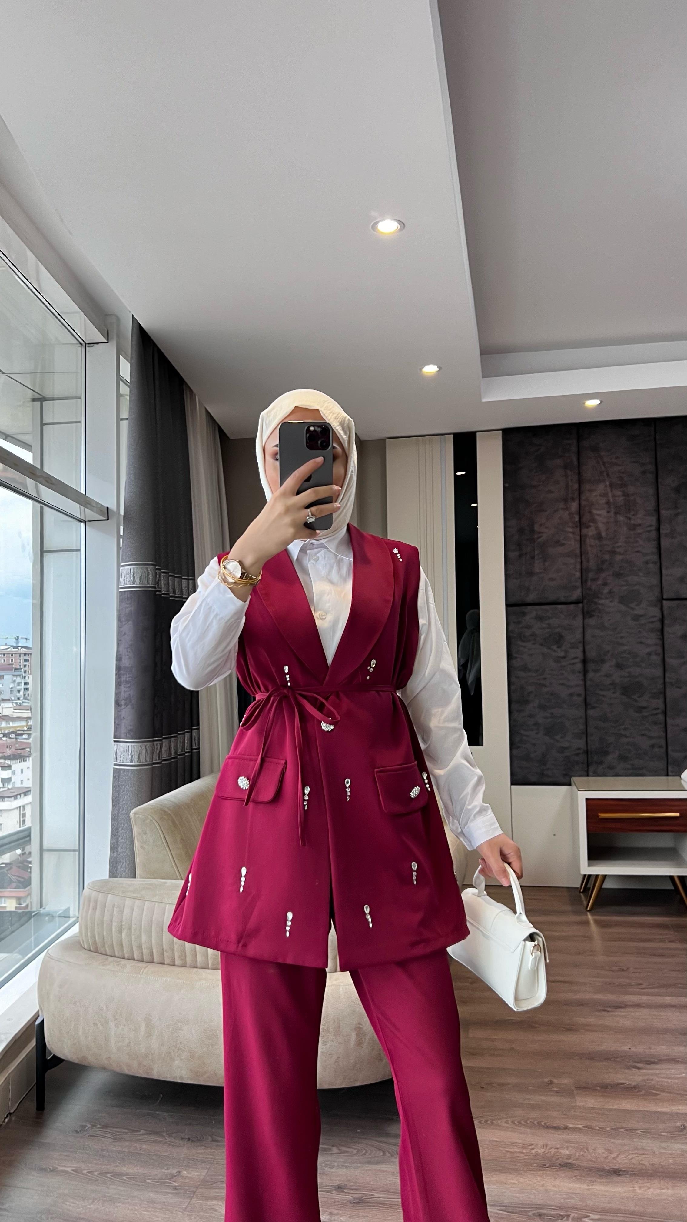 Üzeri Taşlı Yelekli Takım Bordo