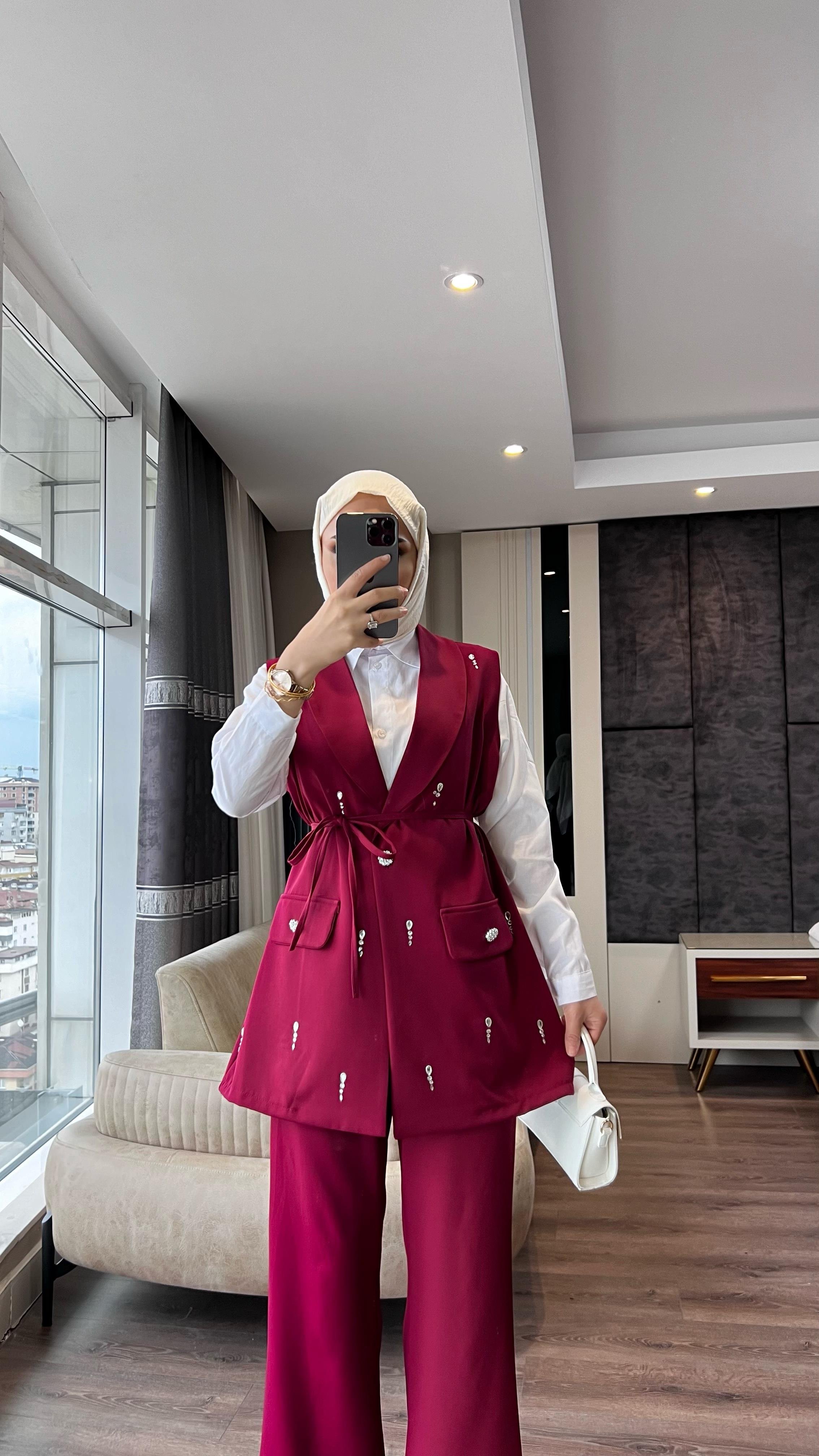 Üzeri Taşlı Yelekli Takım Bordo