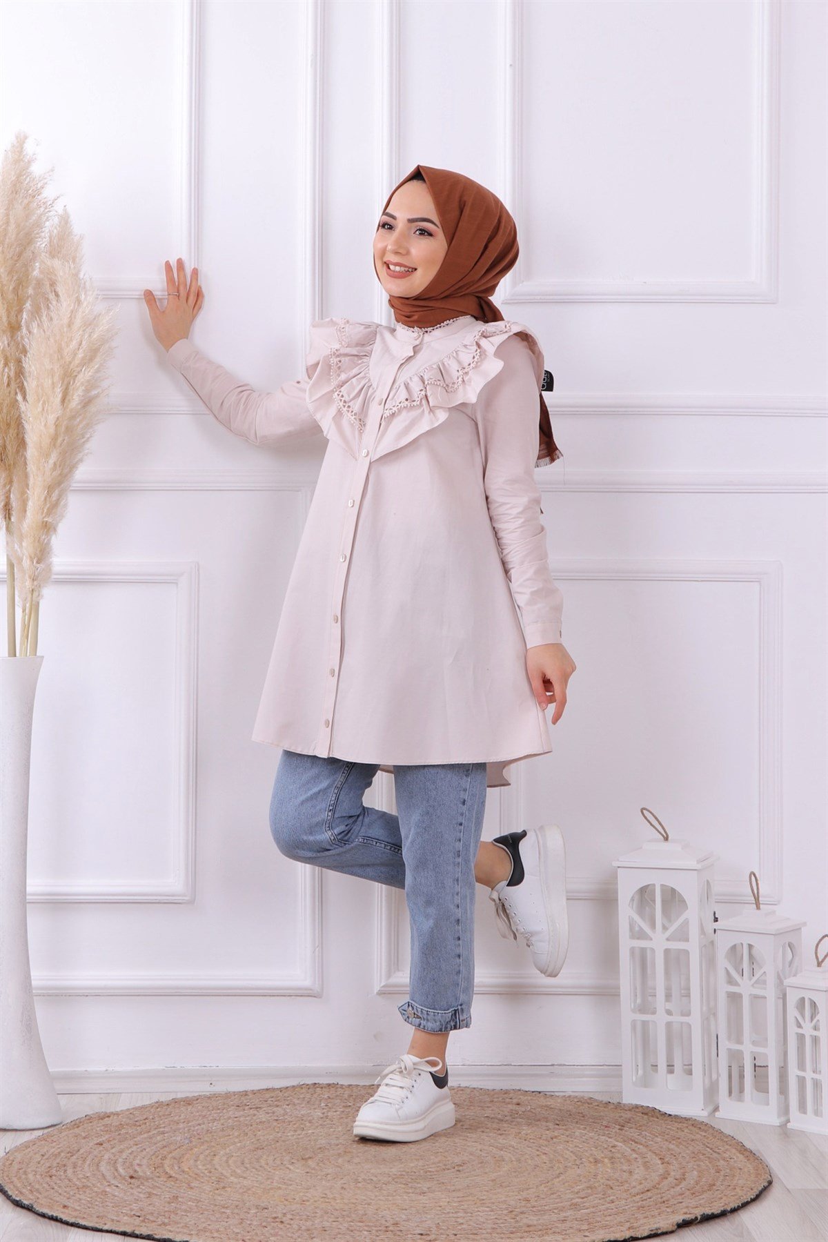 yakası dantelli tunik- taş