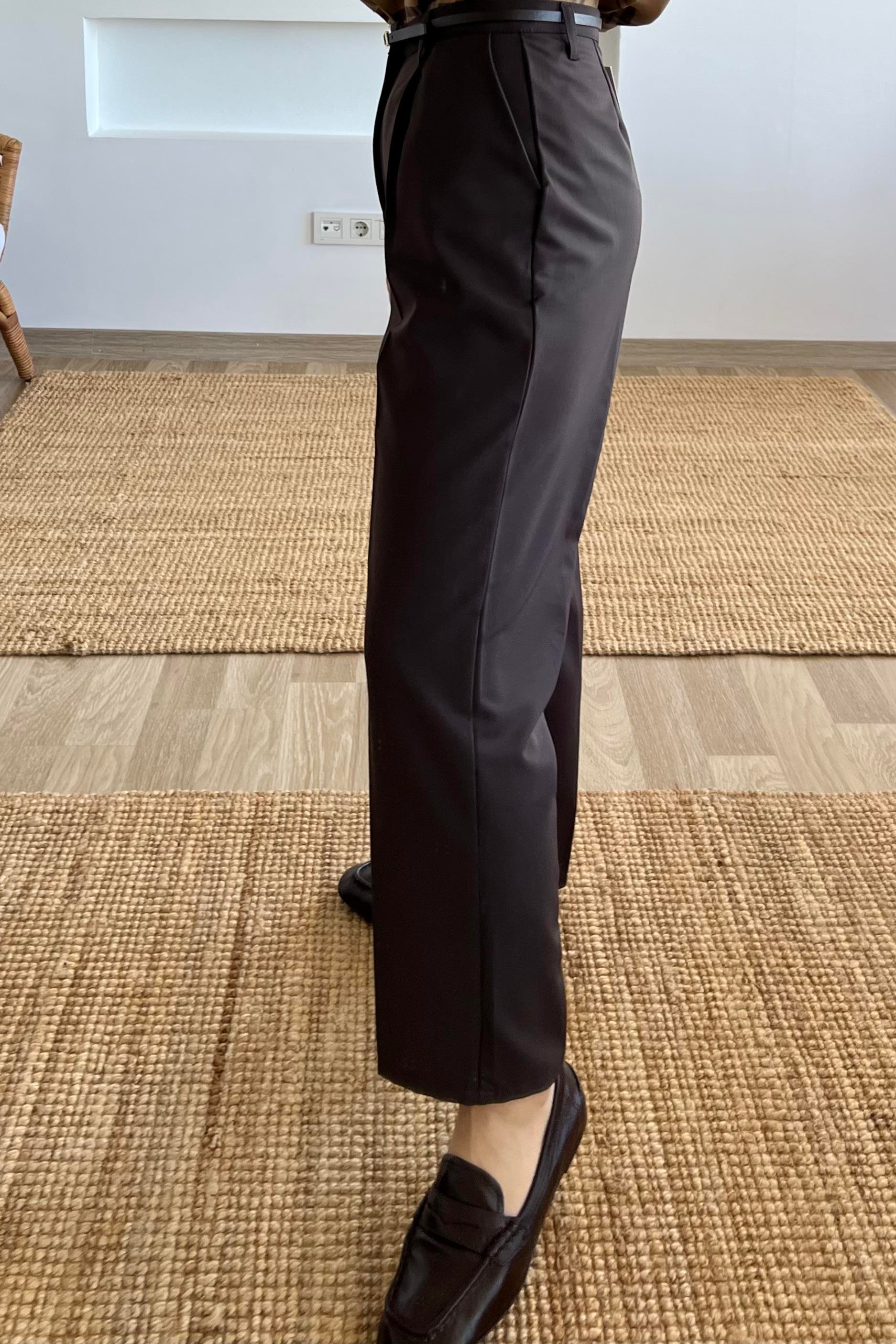 Acı Kahve Kemerli Havuç Pantolon uygun fiyatlarda www.butikhola.com adresinde