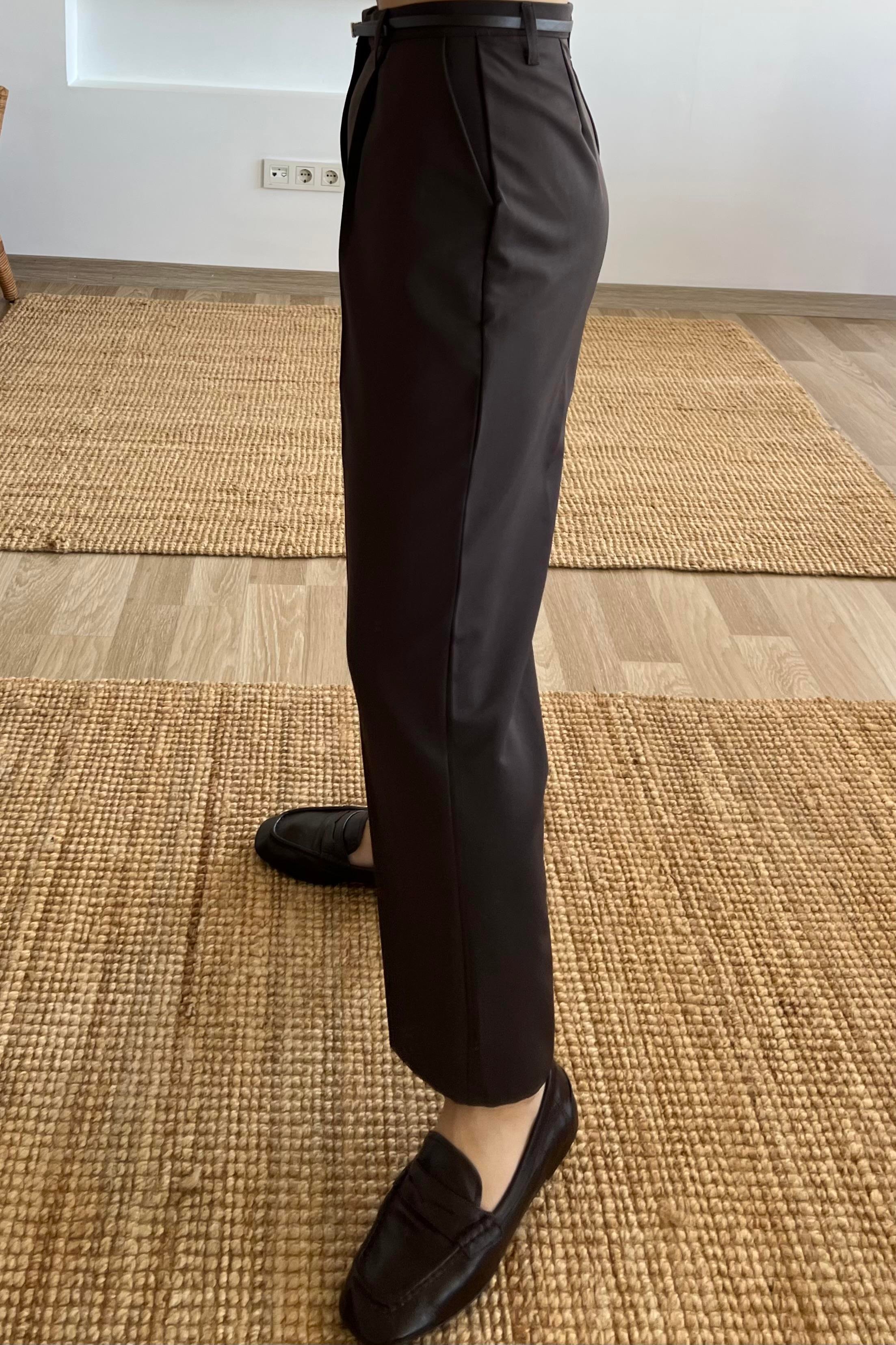 Acı Kahve Kemerli Havuç Pantolon uygun fiyatlarda www.butikhola.com adresinde