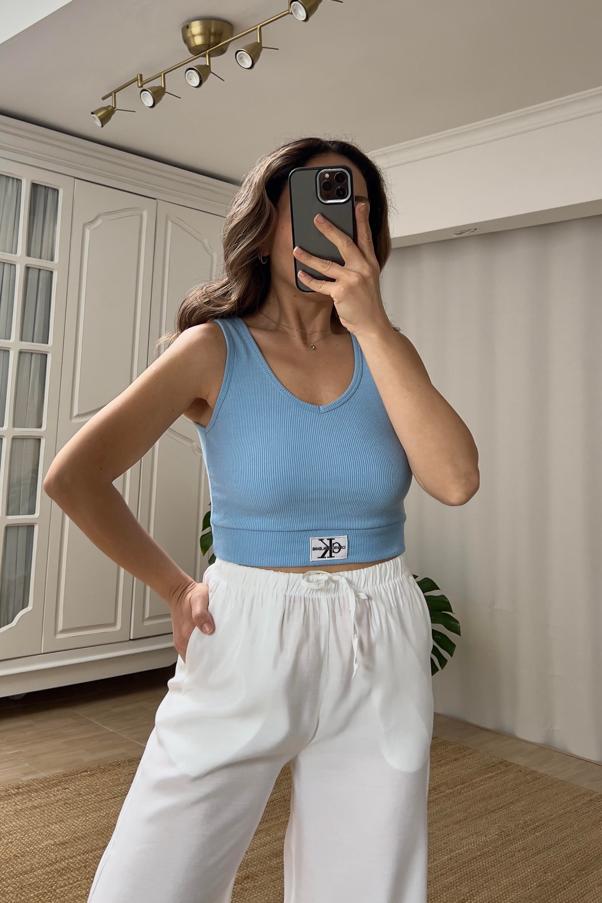 Açık Mavi Logolu V Yaka Top  uygun fiyatlarda www.butikhola.com adresinde