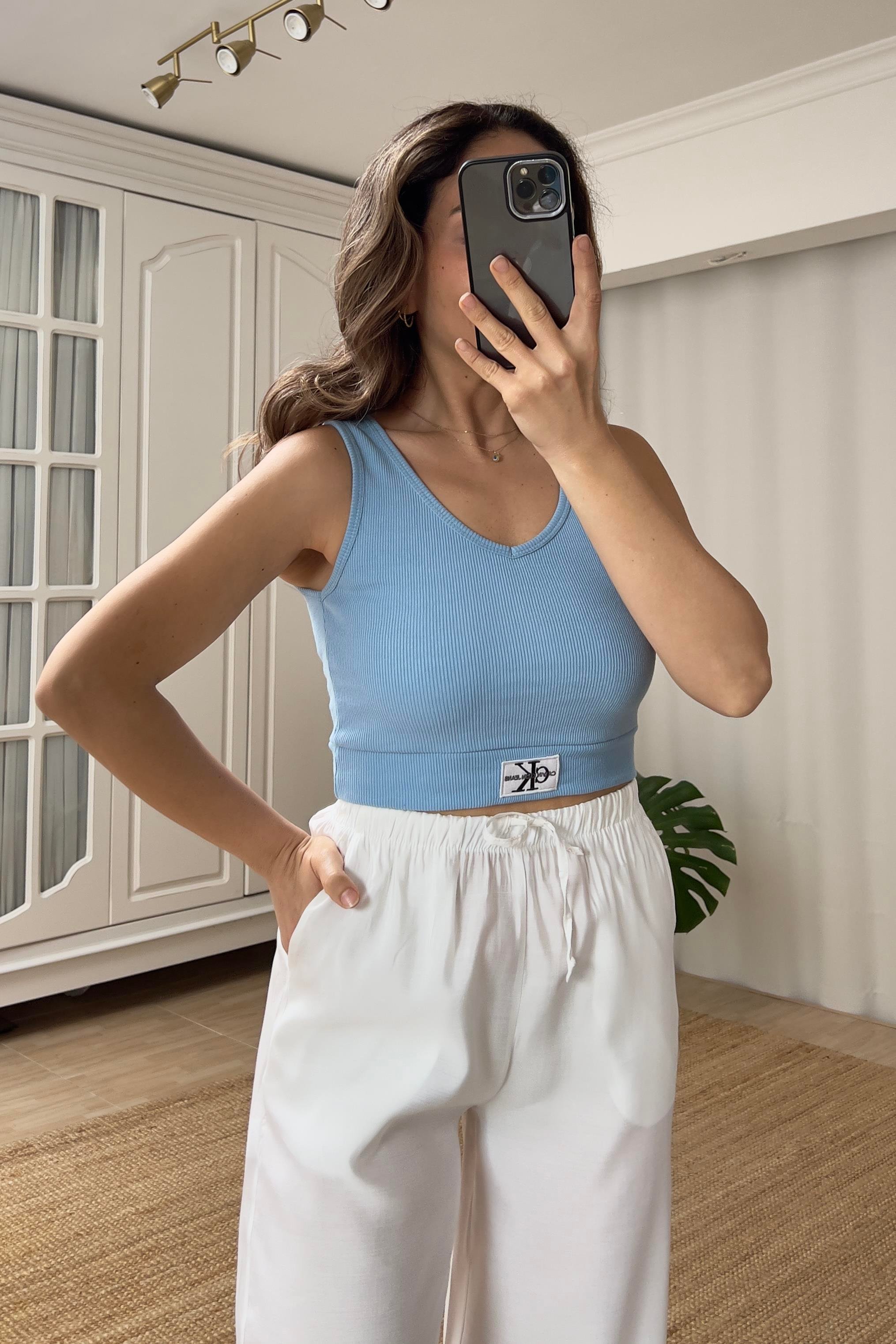 Açık Mavi Logolu V Yaka Top  uygun fiyatlarda www.butikhola.com adresinde