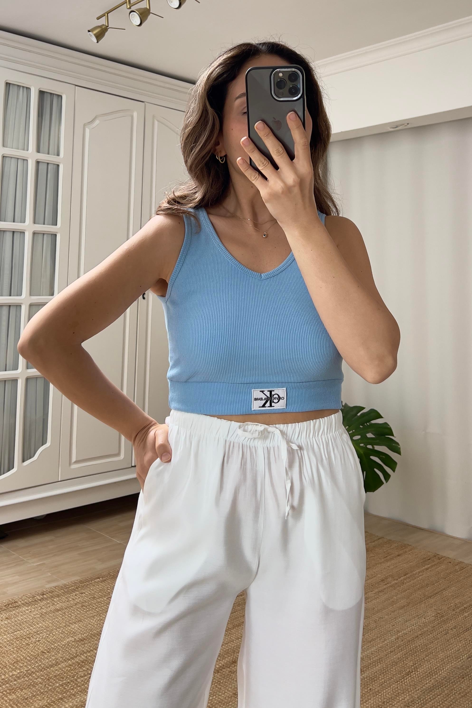 Açık Mavi Logolu V Yaka Top  uygun fiyatlarda www.butikhola.com adresinde