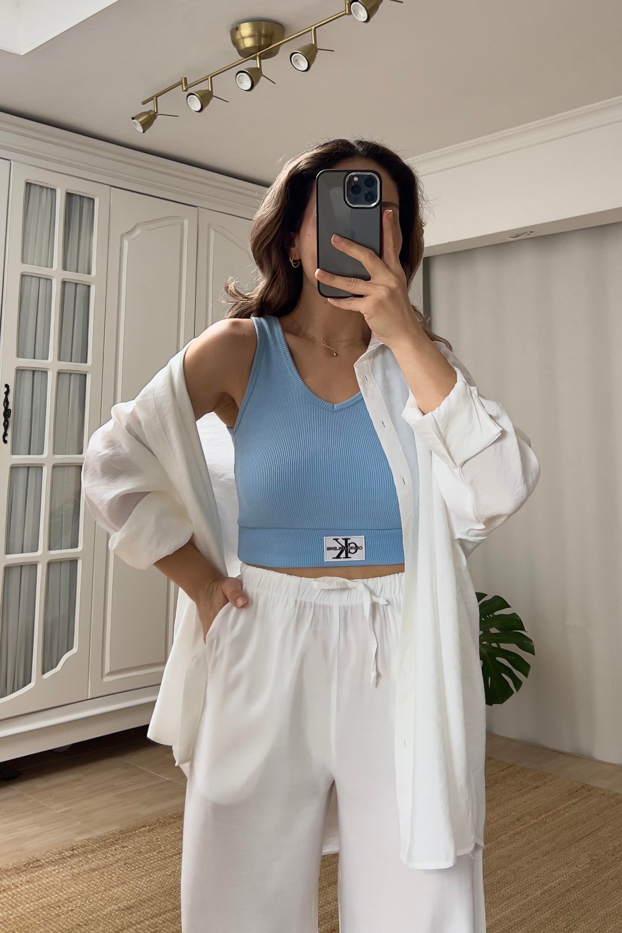 Açık Mavi Logolu V Yaka Top  uygun fiyatlarda www.butikhola.com adresinde