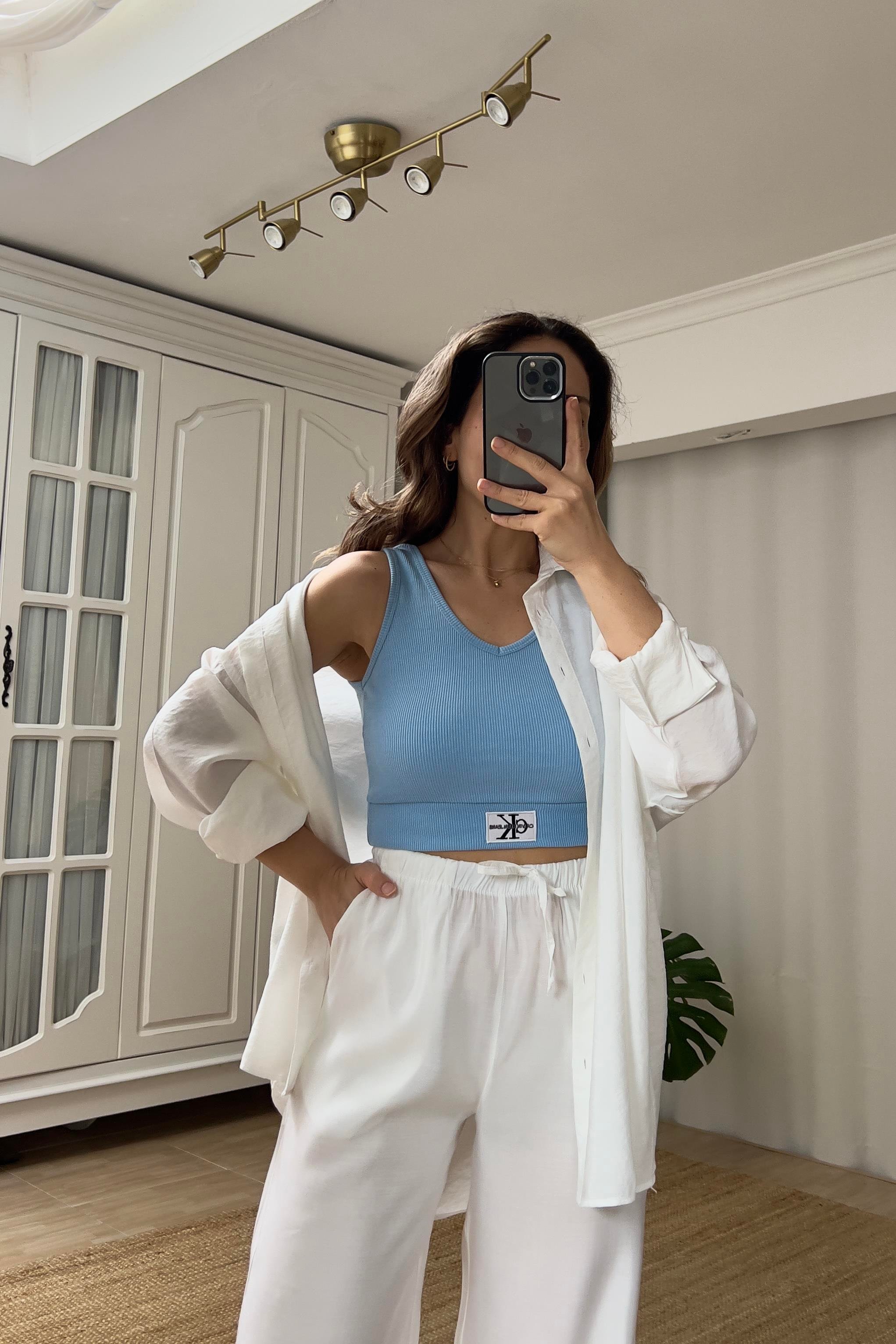 Açık Mavi Logolu V Yaka Top  uygun fiyatlarda www.butikhola.com adresinde