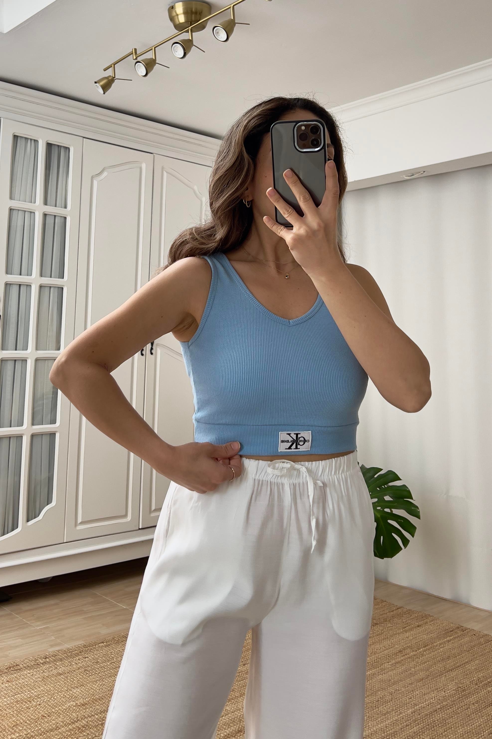 Açık Mavi Logolu V Yaka Top  uygun fiyatlarda www.butikhola.com adresinde