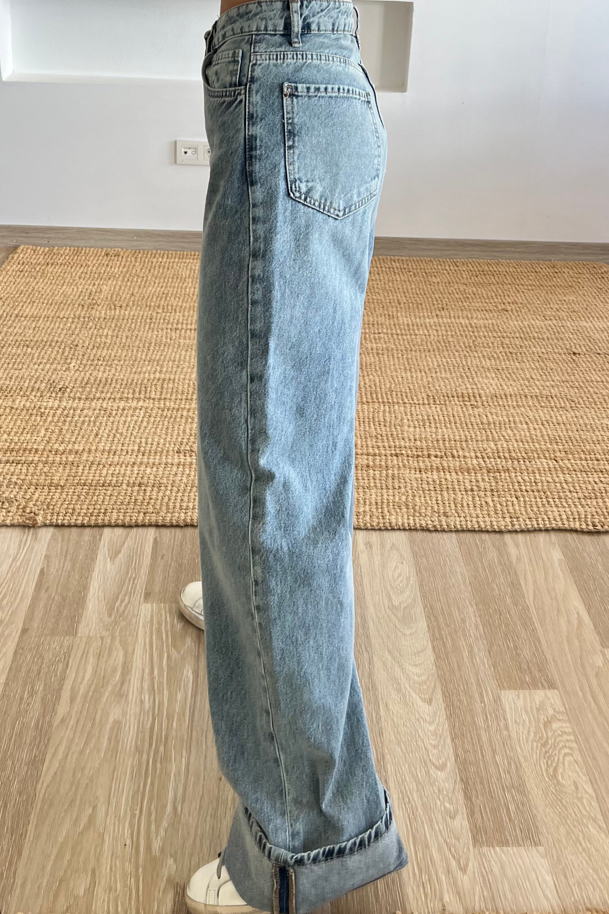 Açık Mavi Paça Katlama Detaylı Jean uygun fiyatlarda www.butikhola.com adresinde