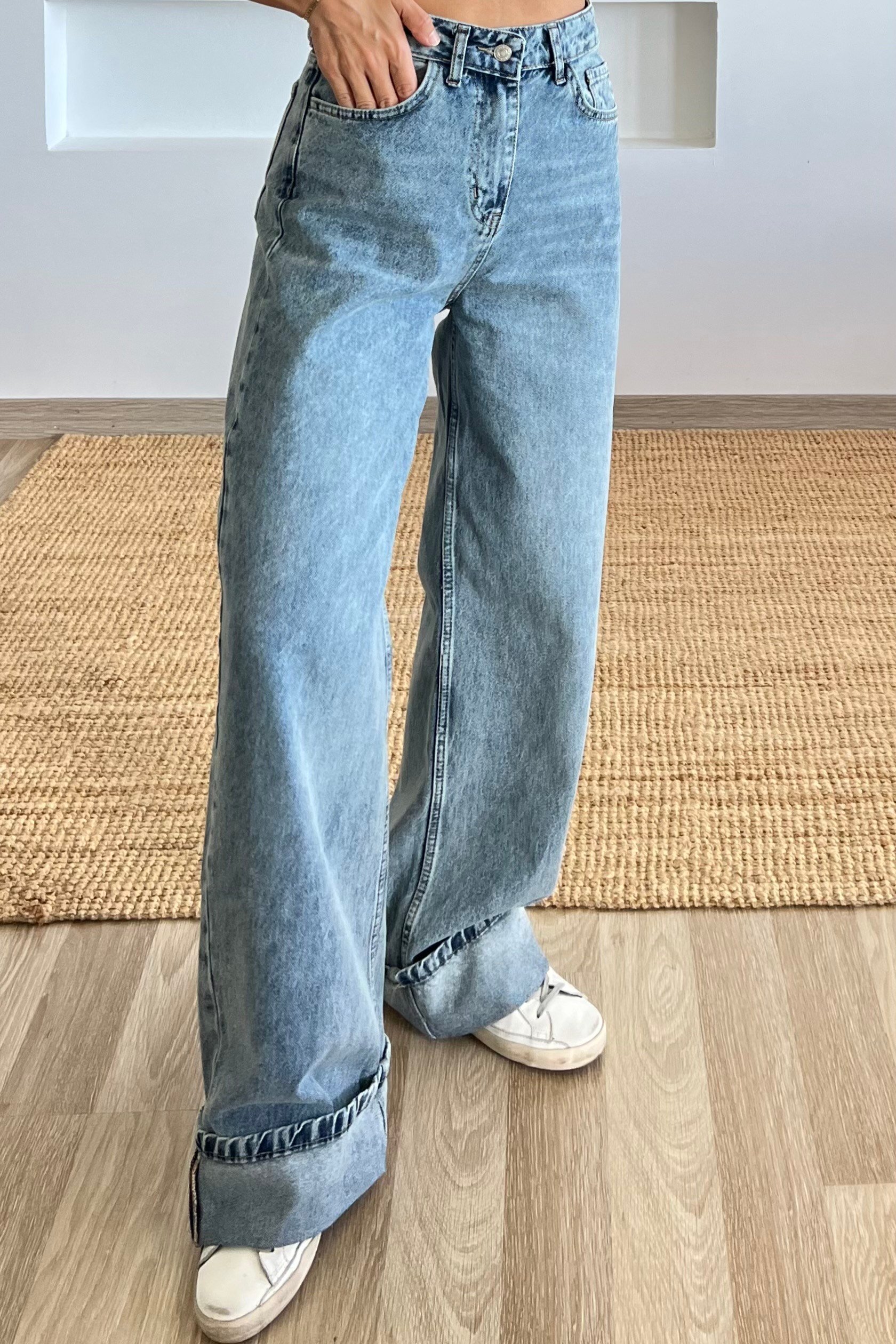 Açık Mavi Paça Katlama Detaylı Jean uygun fiyatlarda www.butikhola.com adresinde