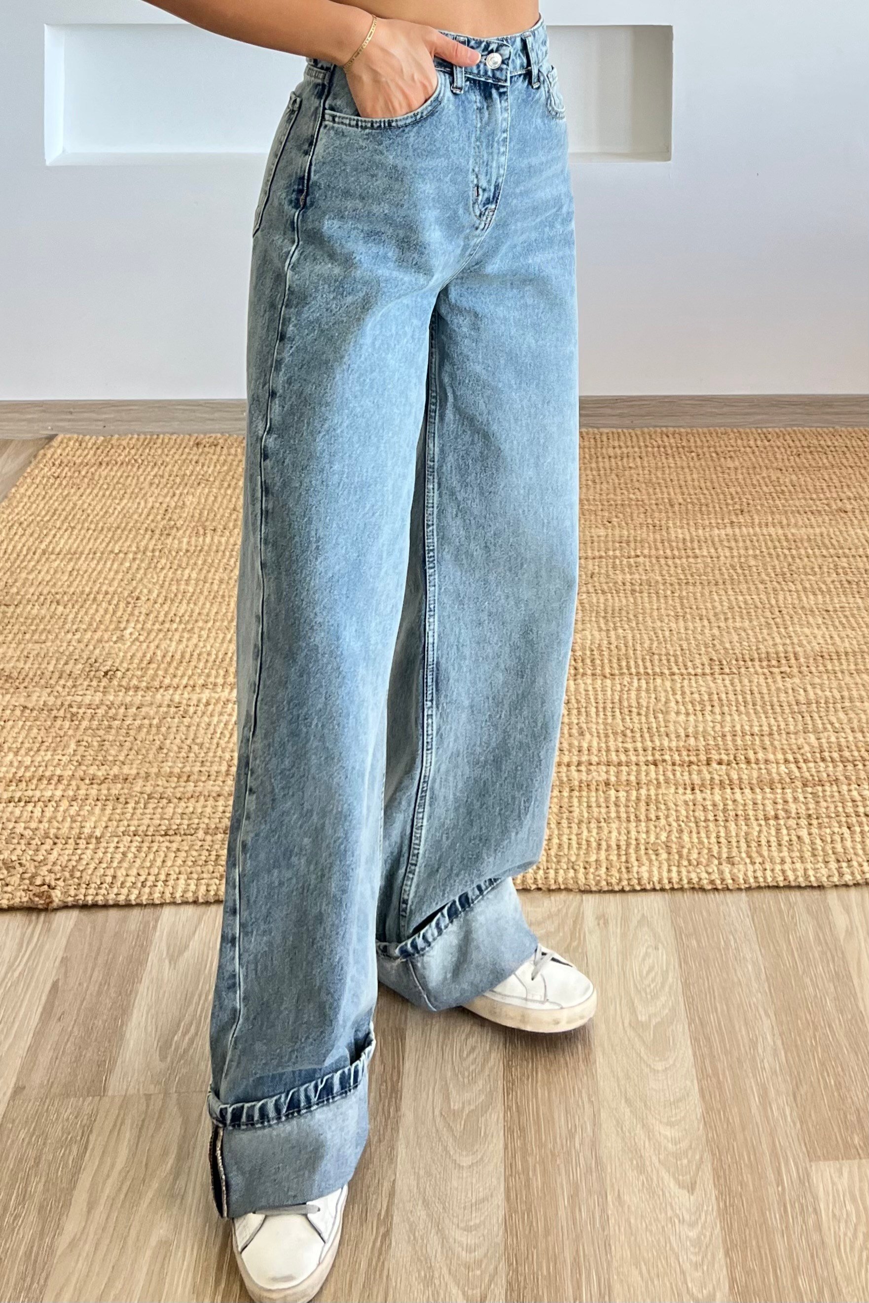 Açık Mavi Paça Katlama Detaylı Jean uygun fiyatlarda www.butikhola.com adresinde