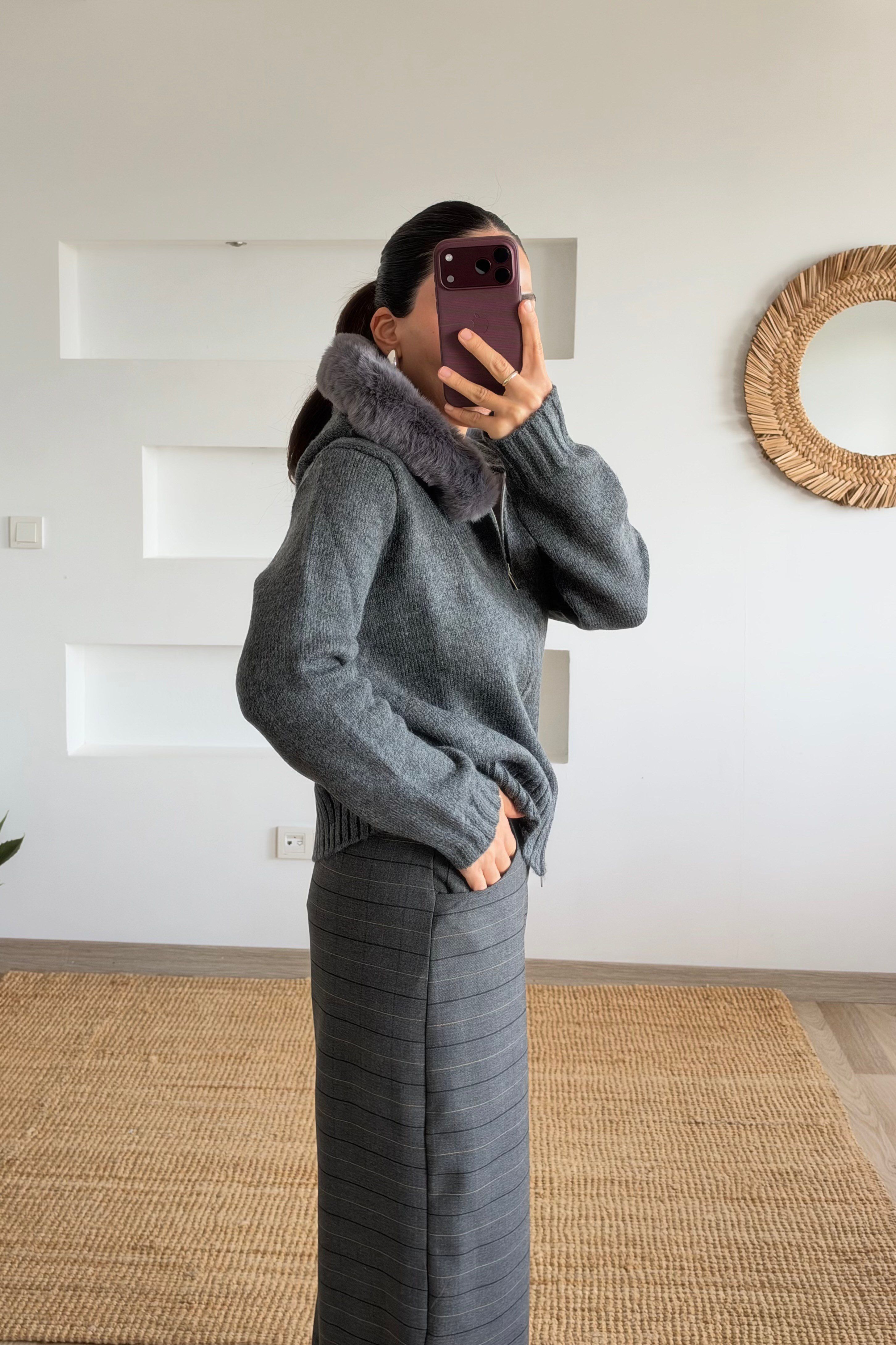 Antrasit Çıkarılabilir Kürk Detaylı Hırka uygun fiyatlarda www.butikhola.com adresinde