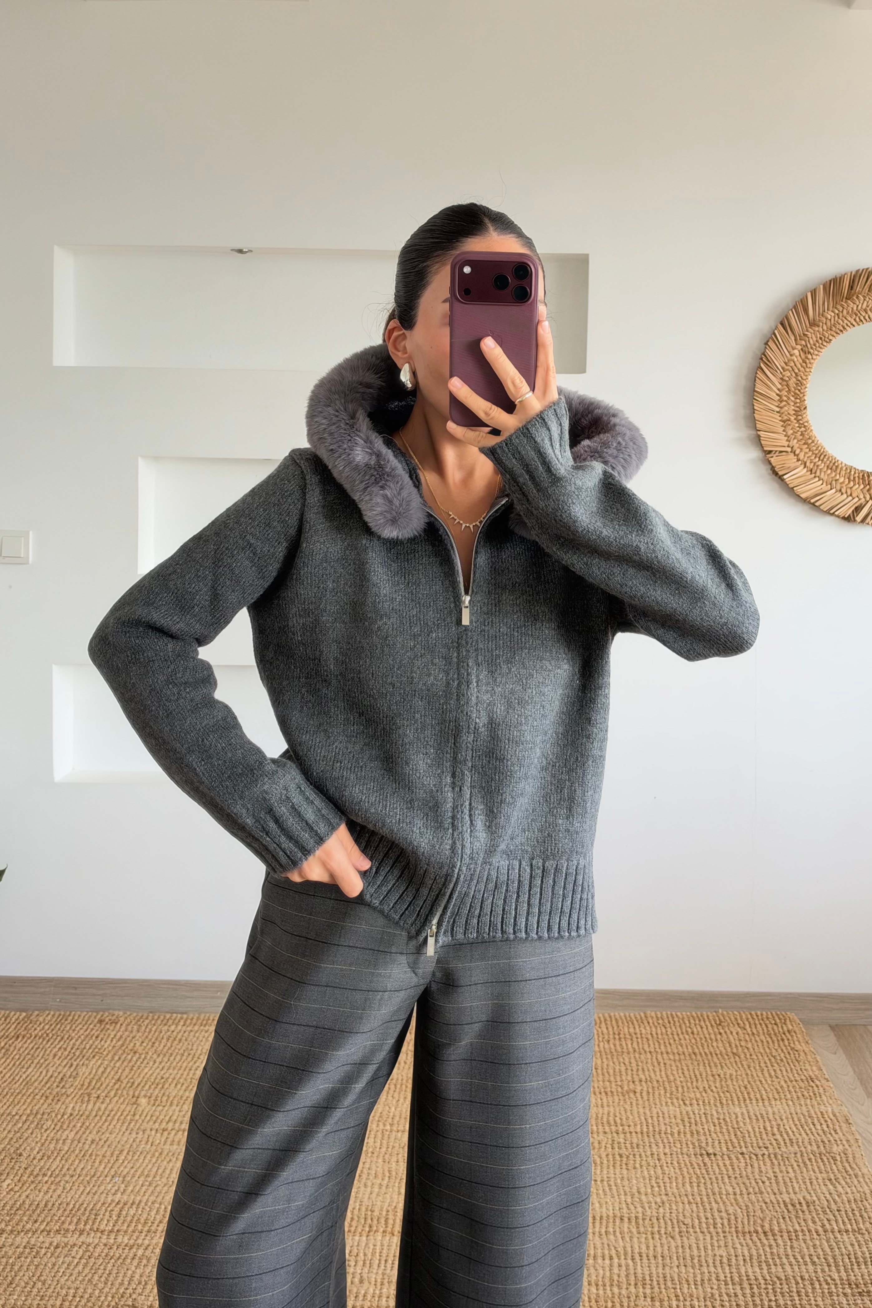 Antrasit Çıkarılabilir Kürk Detaylı Hırka uygun fiyatlarda www.butikhola.com adresinde