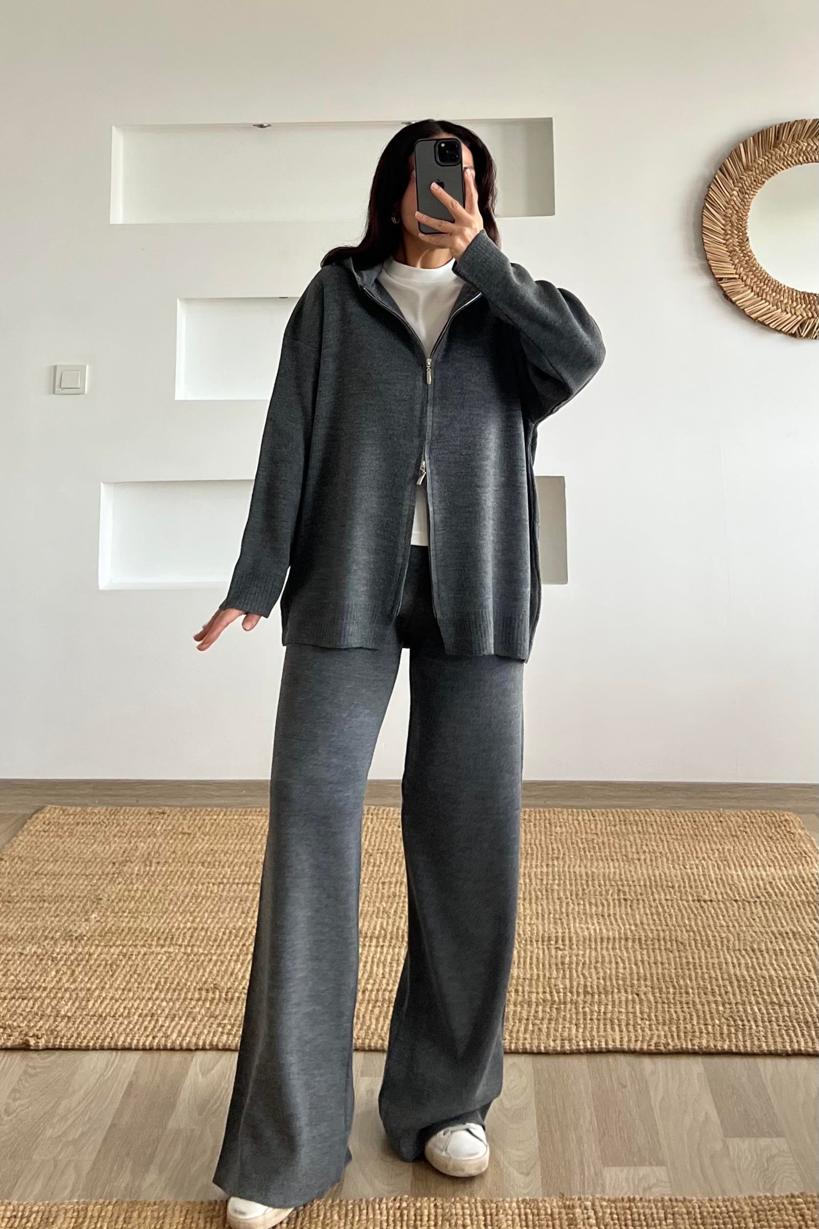 Antrasit Kapüşonlu Triko Takım uygun fiyatlarda www.butikhola.com adresinde