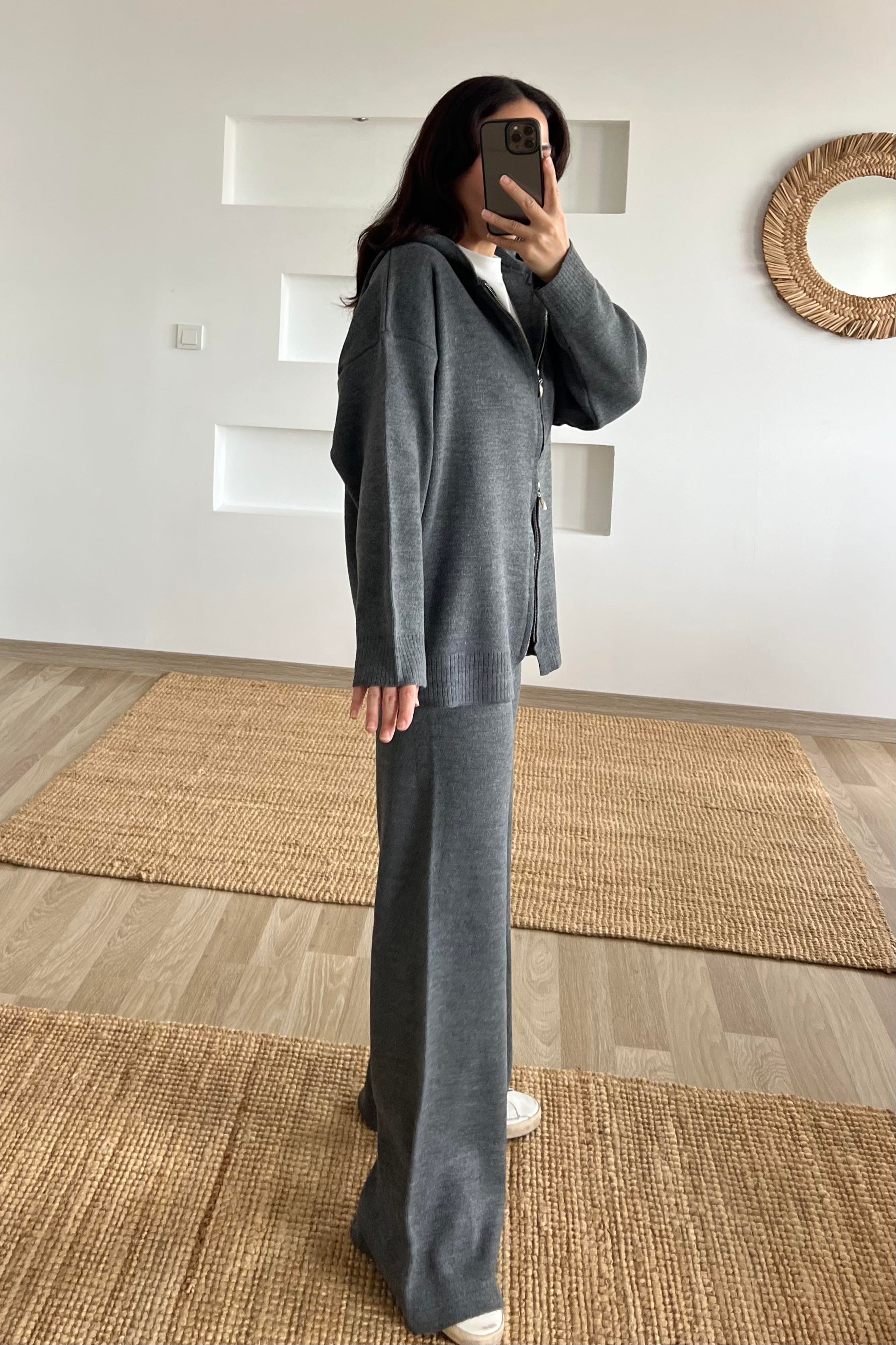 Antrasit Kapüşonlu Triko Takım uygun fiyatlarda www.butikhola.com adresinde