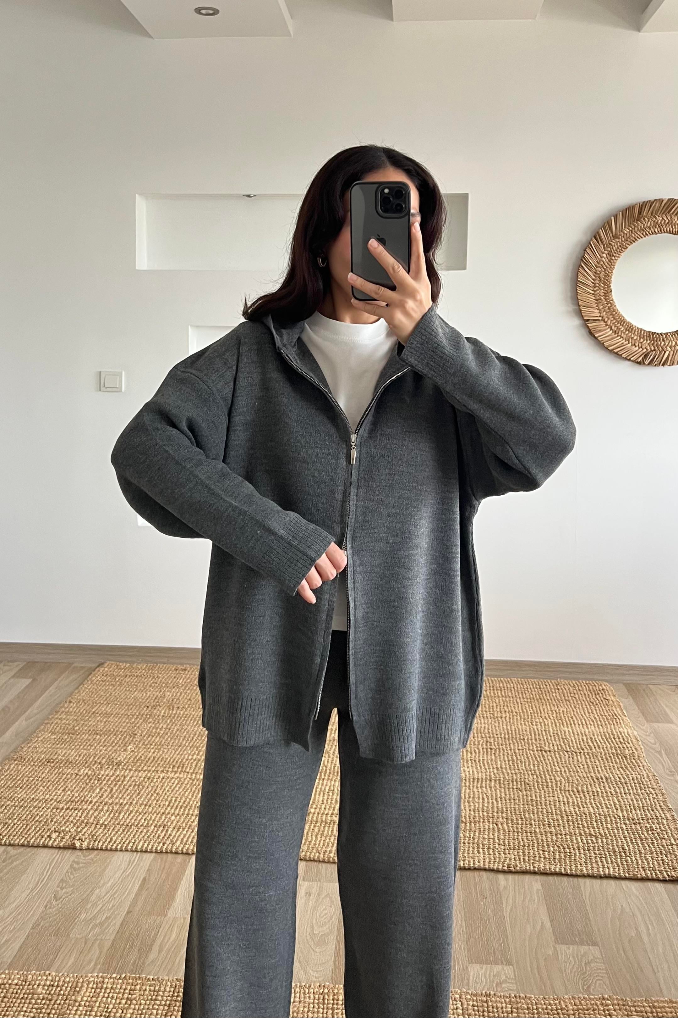 Antrasit Kapüşonlu Triko Takım uygun fiyatlarda www.butikhola.com adresinde