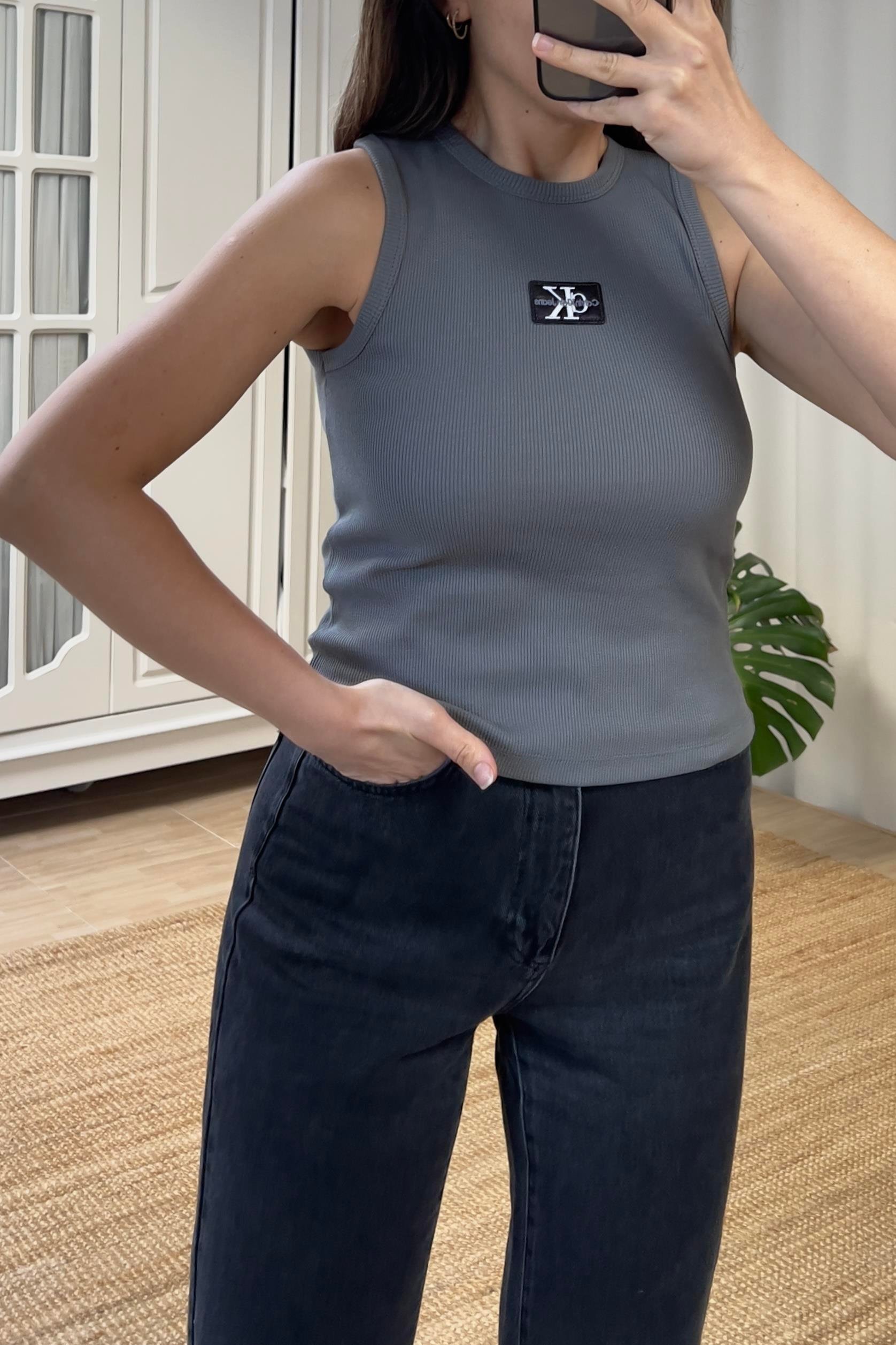 Antrasit Logolu kolsuz Tshirt uygun fiyatlarda www.butikhola.com adresinde