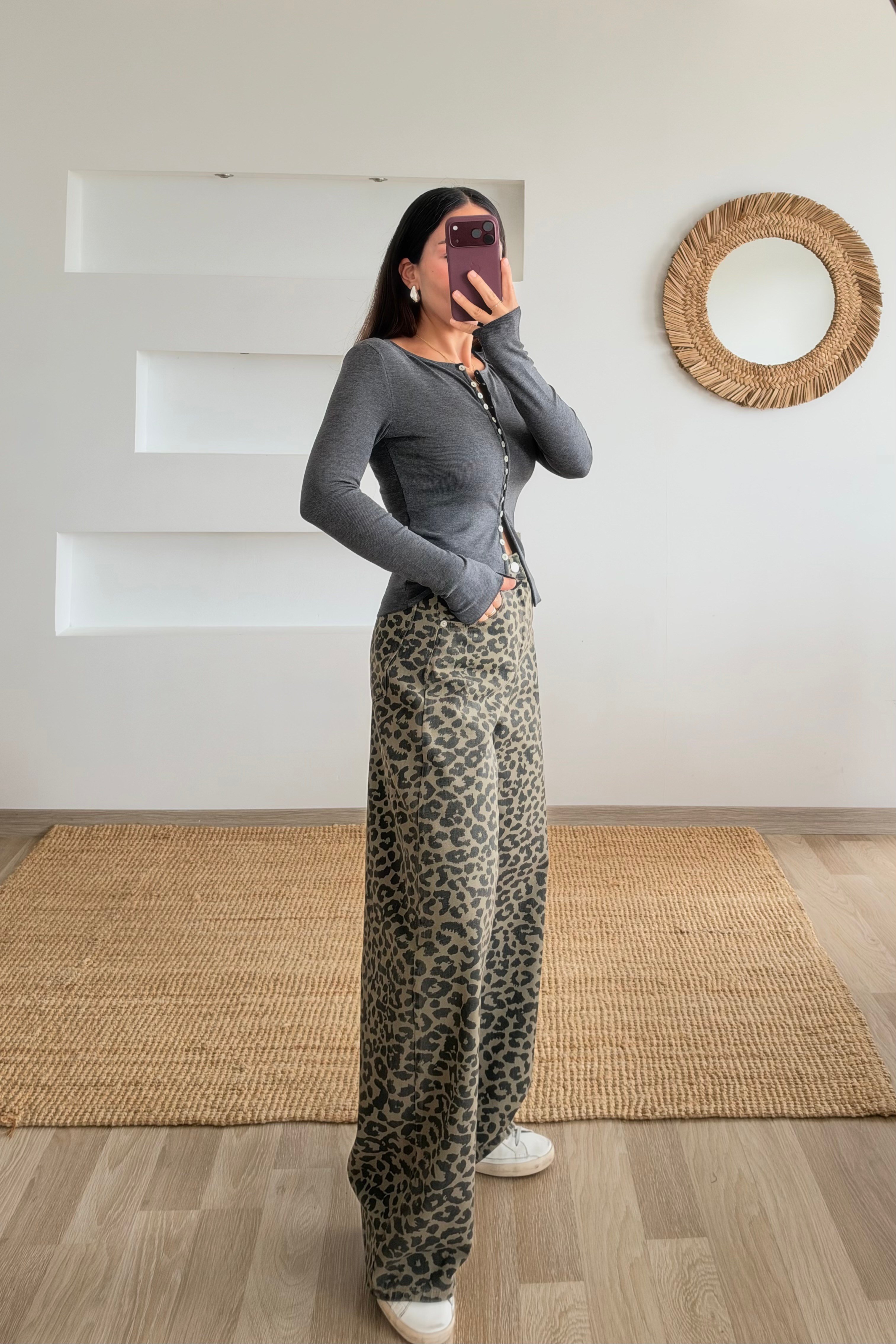 Antrasit Yumuşak Dokulu Düğmeli Bluz uygun fiyatlarda www.butikhola.com adresinde