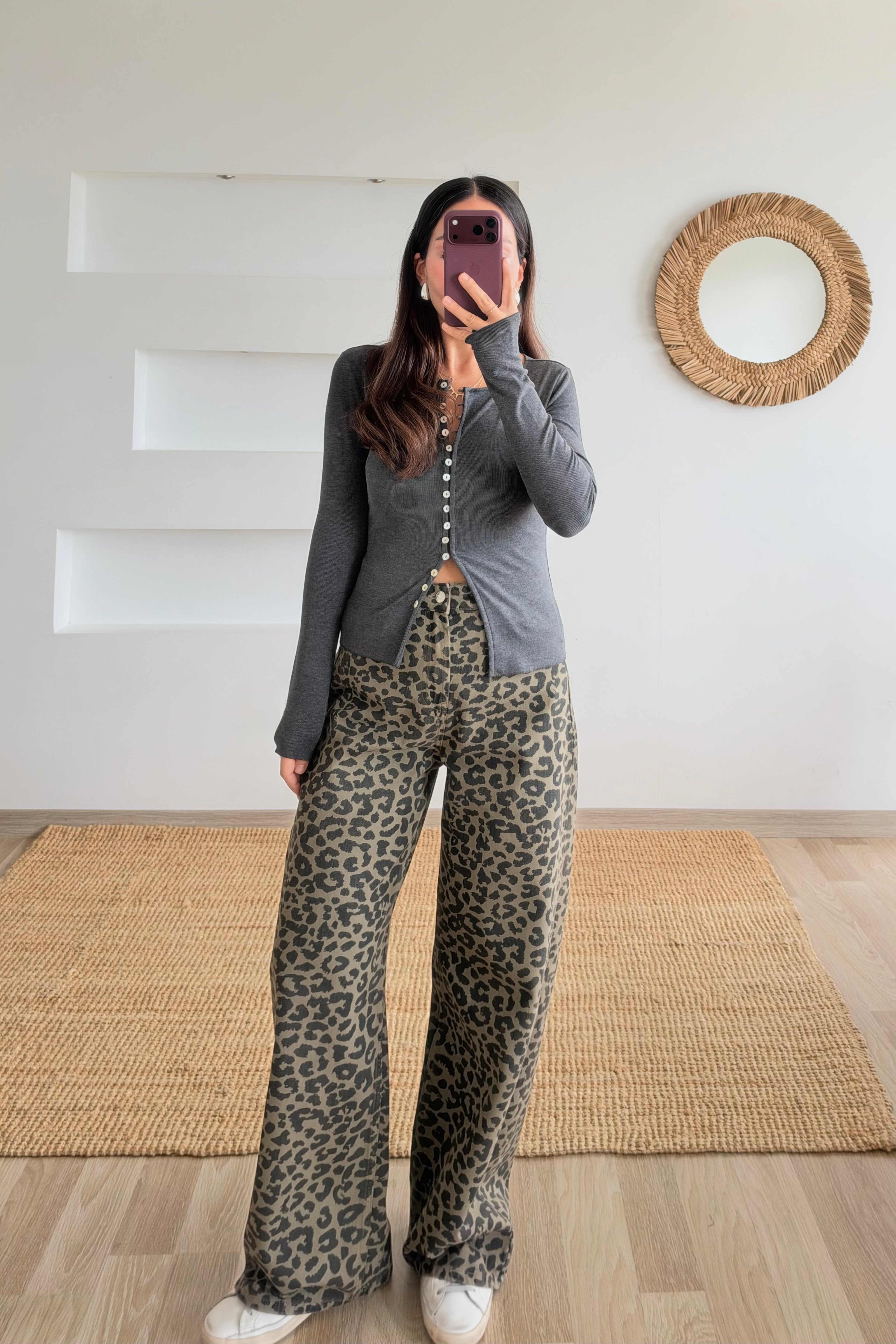 Antrasit Yumuşak Dokulu Düğmeli Bluz uygun fiyatlarda www.butikhola.com adresinde