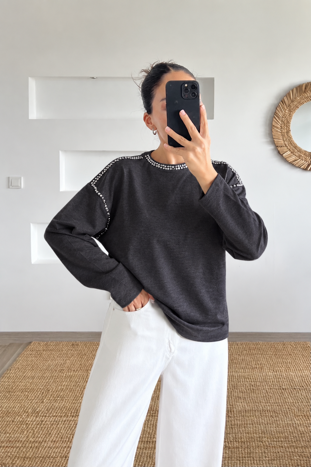 Antrasit Yumuşak Dokulu Taş Çakımlı Sweat uygun fiyatlarda www.butikhola.com adresinde