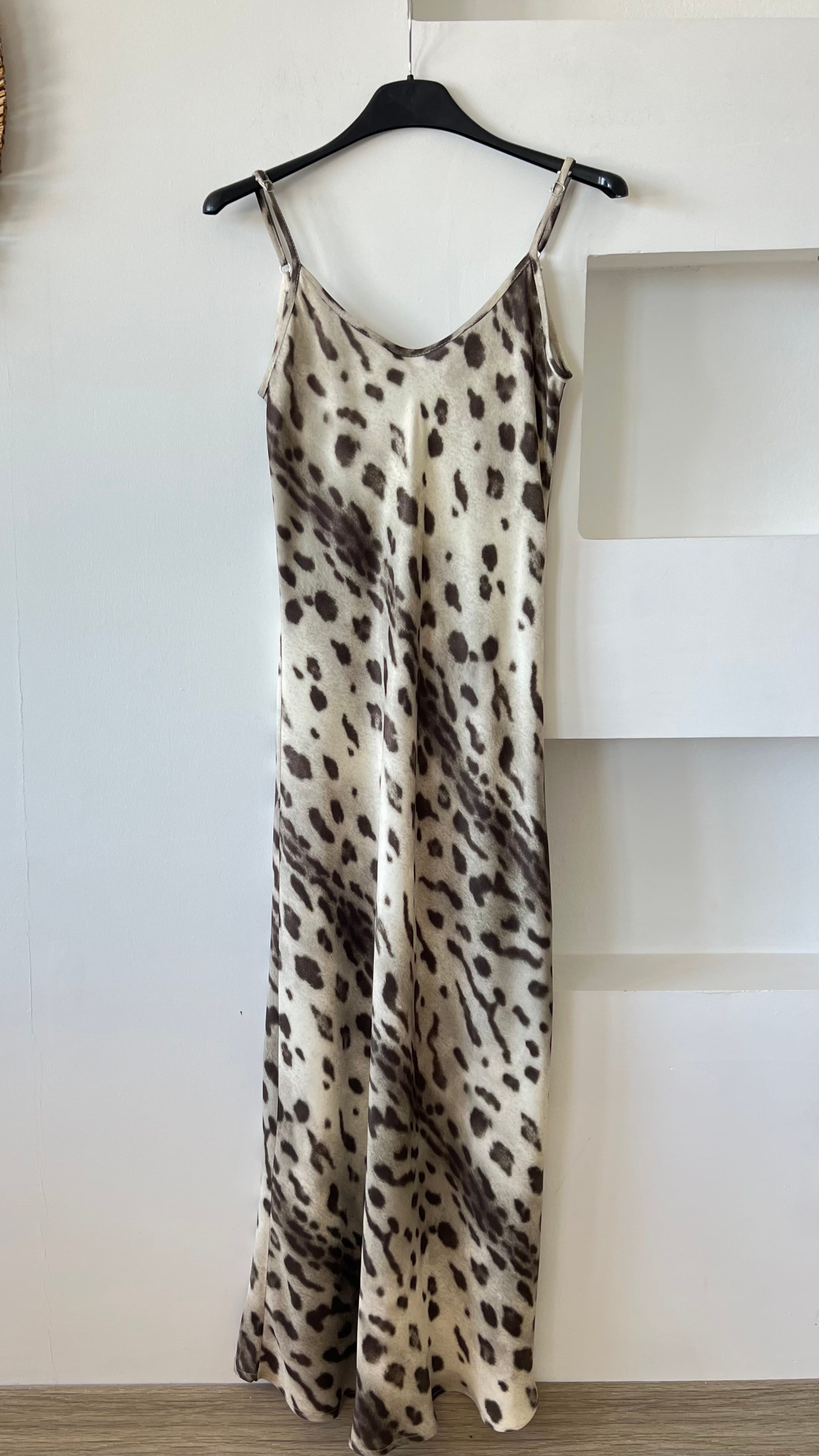 Ayarlanabilir Askılı Animal Print Elbise uygun fiyatlarda www.butikhola.com adresinde