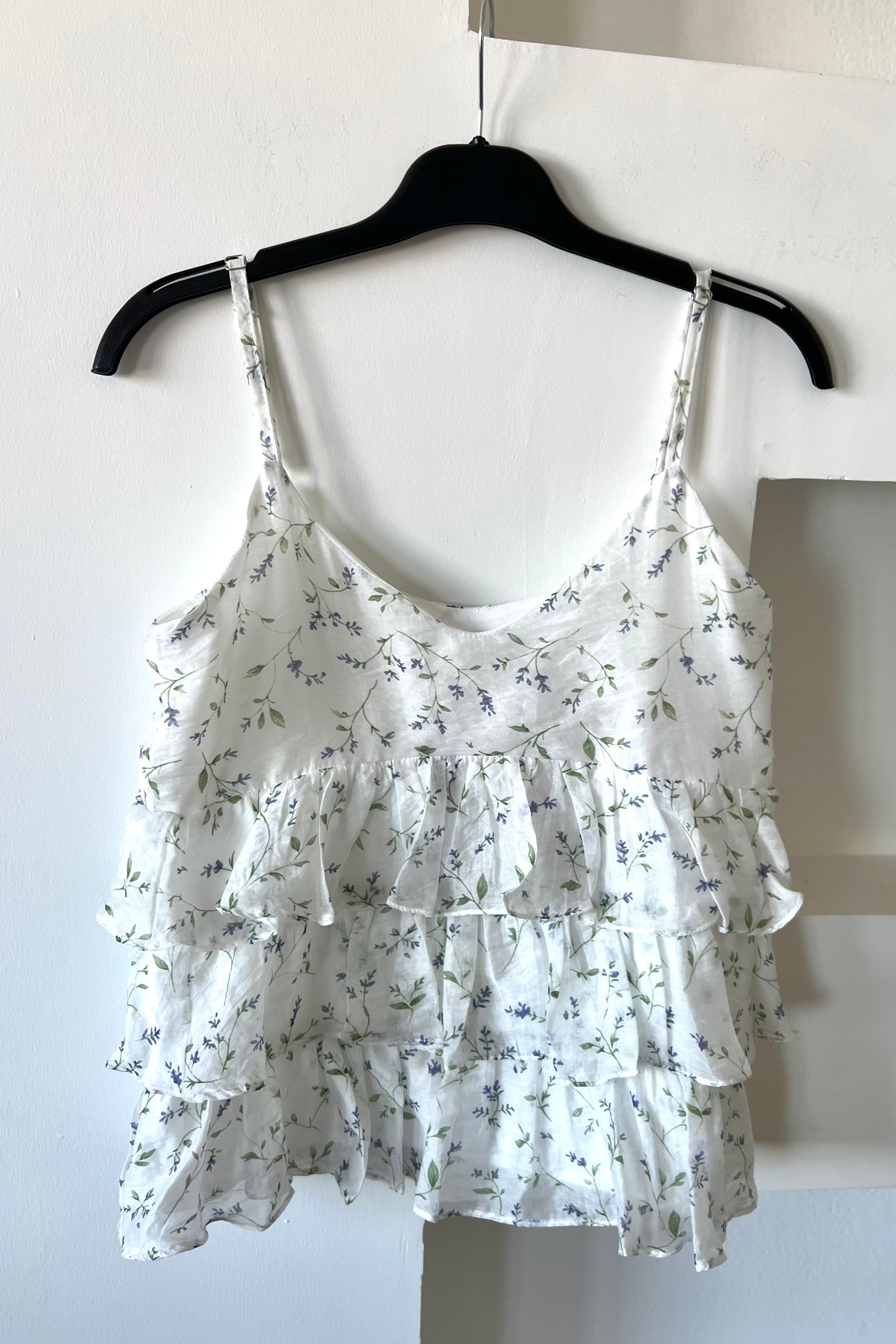 Ayarlanabilir Askılı Kat Detaylı Bluz uygun fiyatlarda www.butikhola.com adresinde