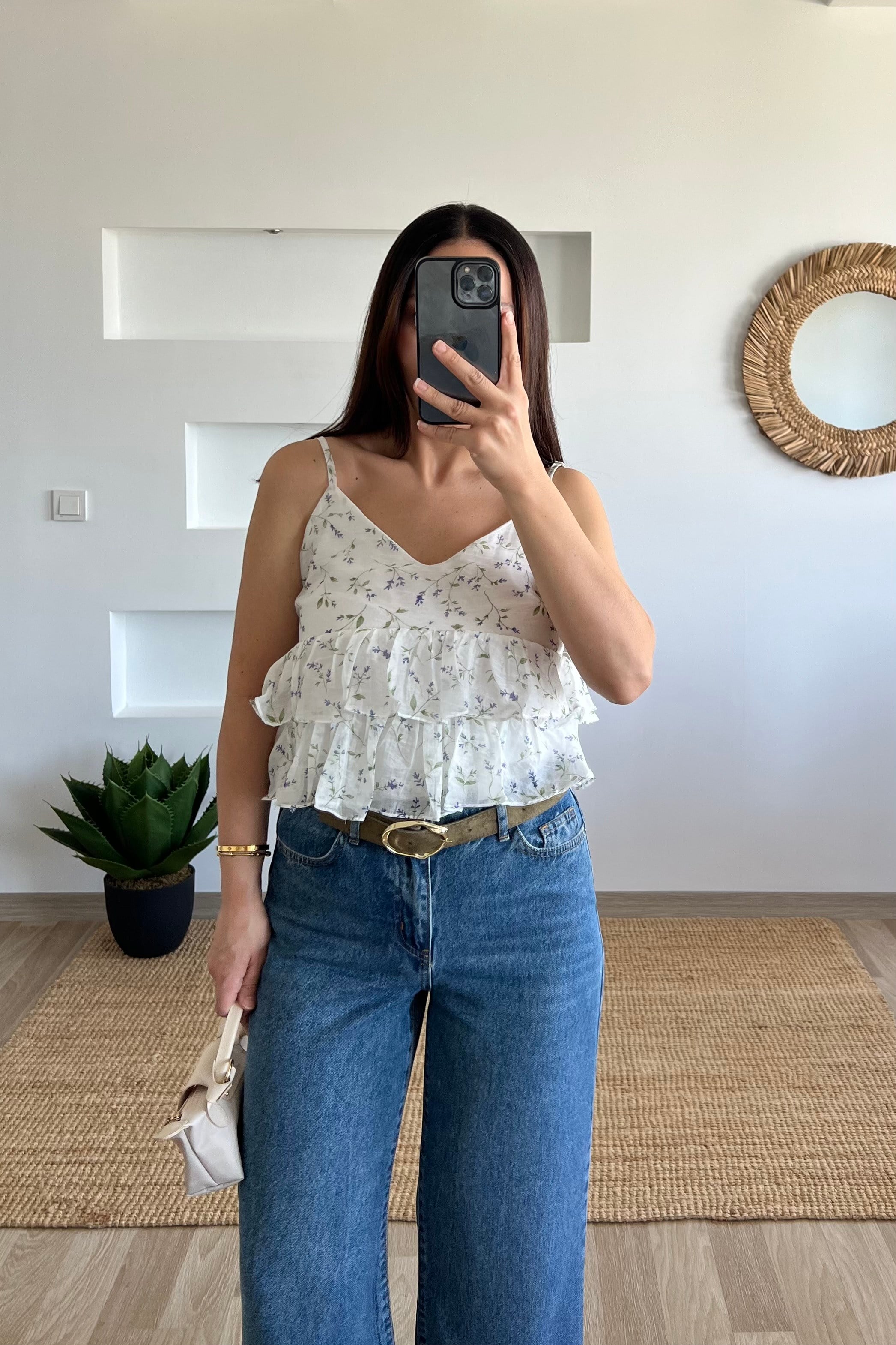 Ayarlanabilir Askılı Kat Detaylı Bluz uygun fiyatlarda www.butikhola.com adresinde
