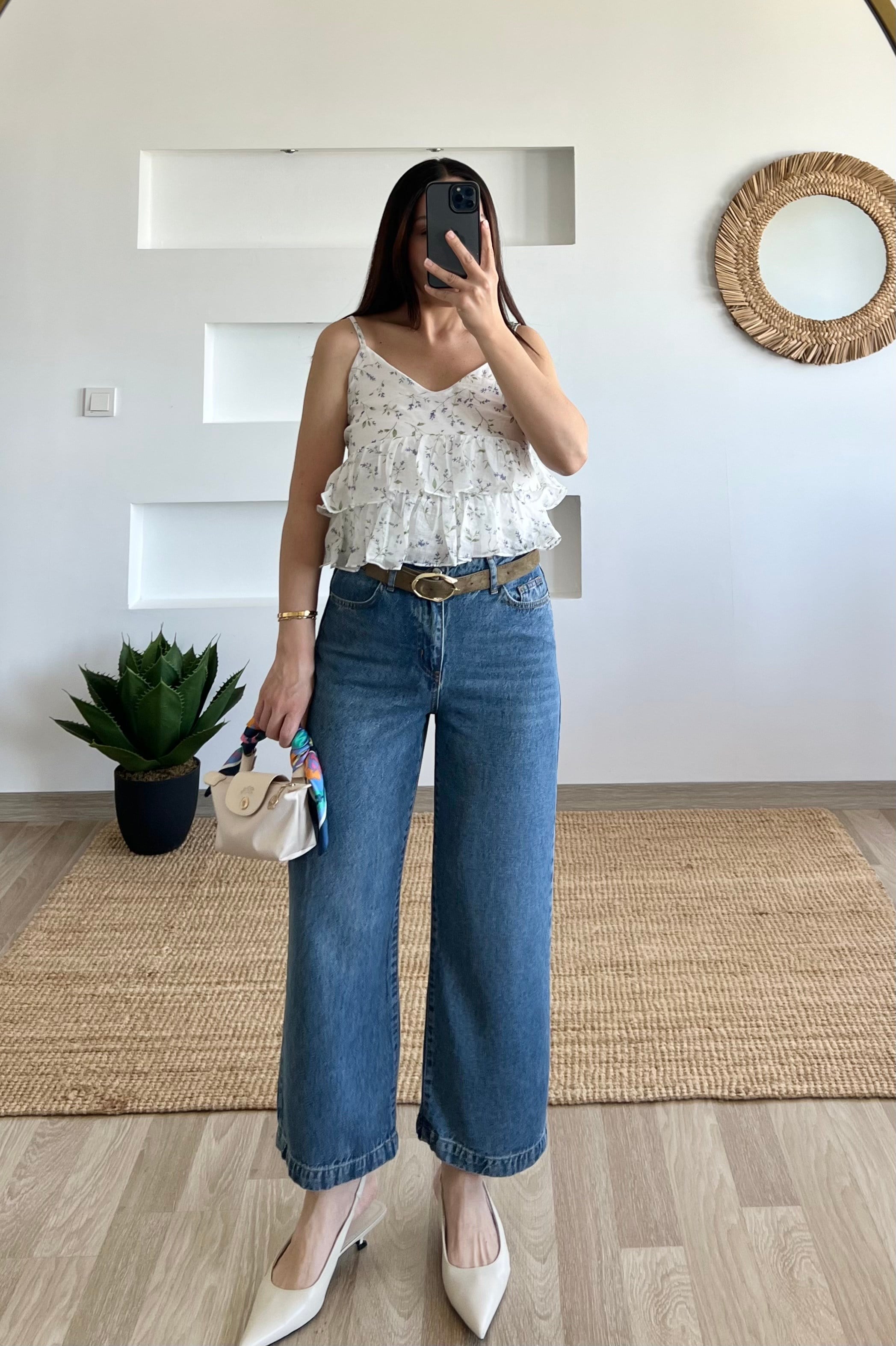 Ayarlanabilir Askılı Kat Detaylı Bluz uygun fiyatlarda www.butikhola.com adresinde