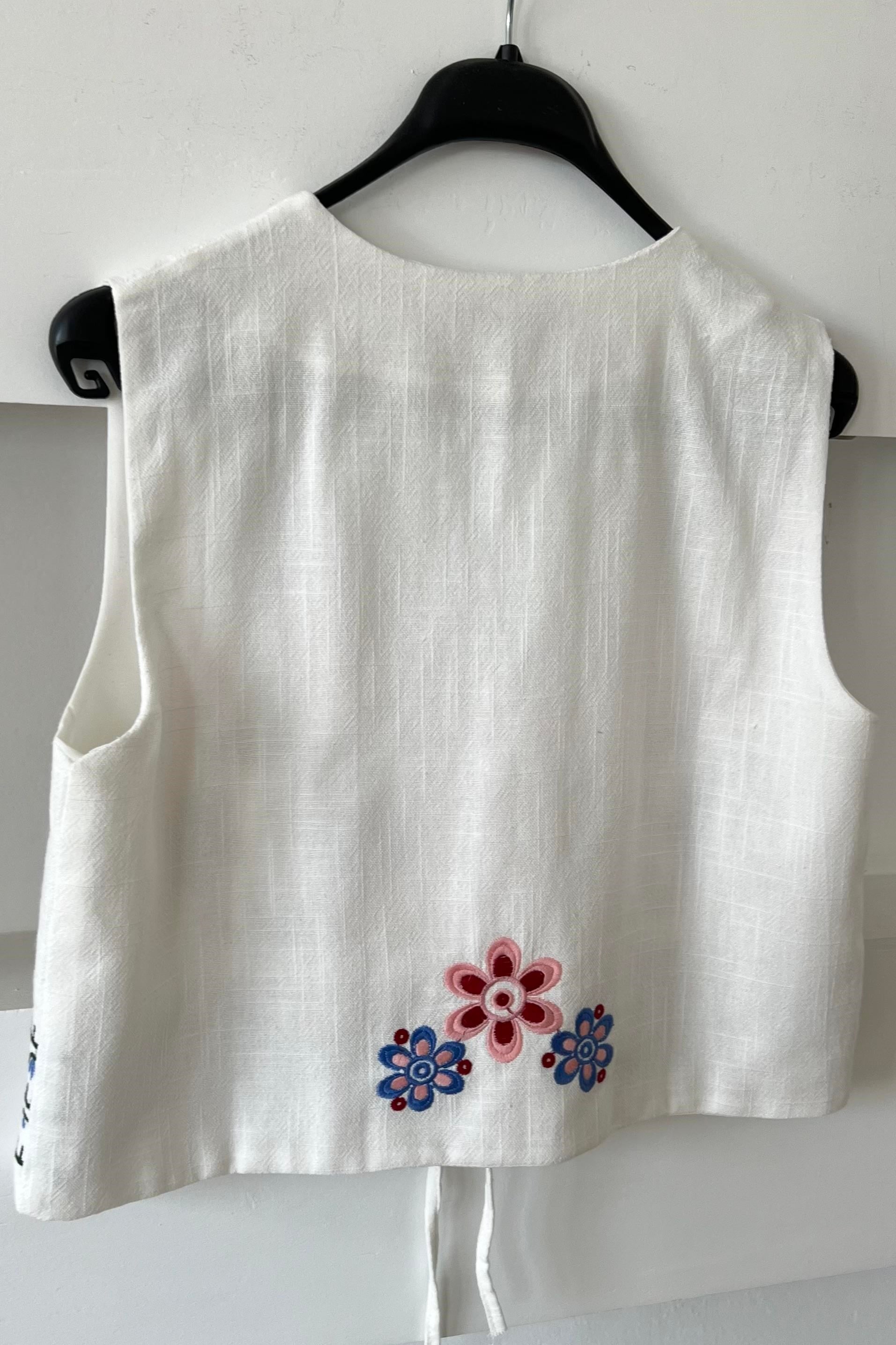 Bağlama Detaylı Nakışlı Yelek uygun fiyatlarda www.butikhola.com adresinde