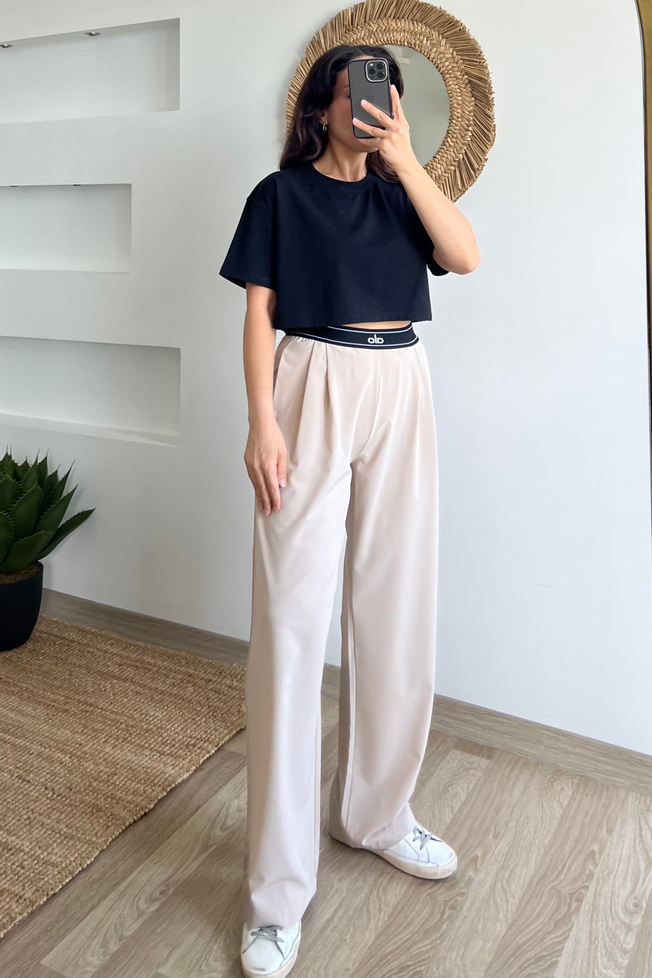 Bej Beli Logo Şeritli Trn Pantolon uygun fiyatlarda www.butikhola.com adresinde