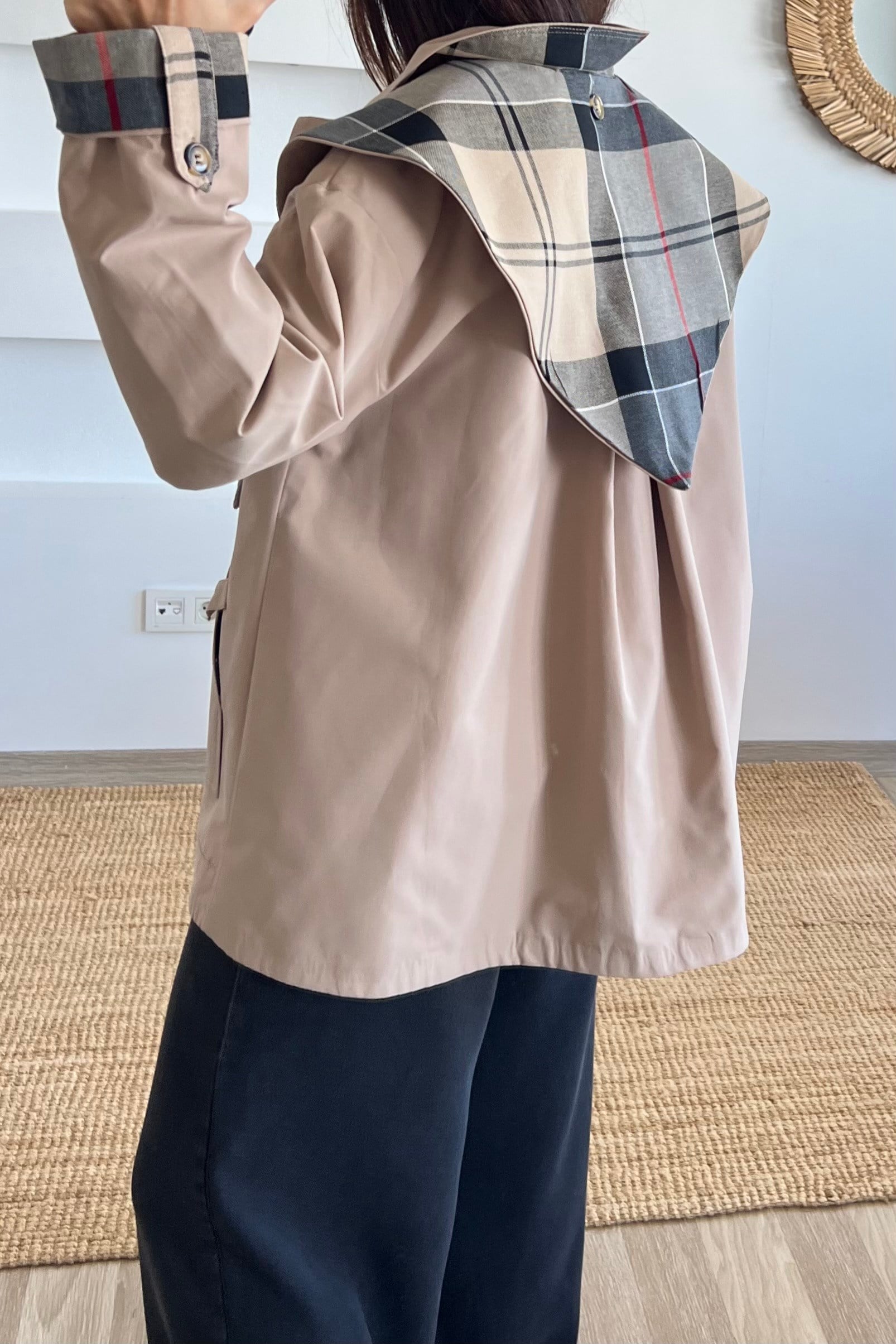 Bej Çıkarılabilir Fular Detaylı Tasarım Trençkot uygun fiyatlarda www.butikhola.com adresinde
