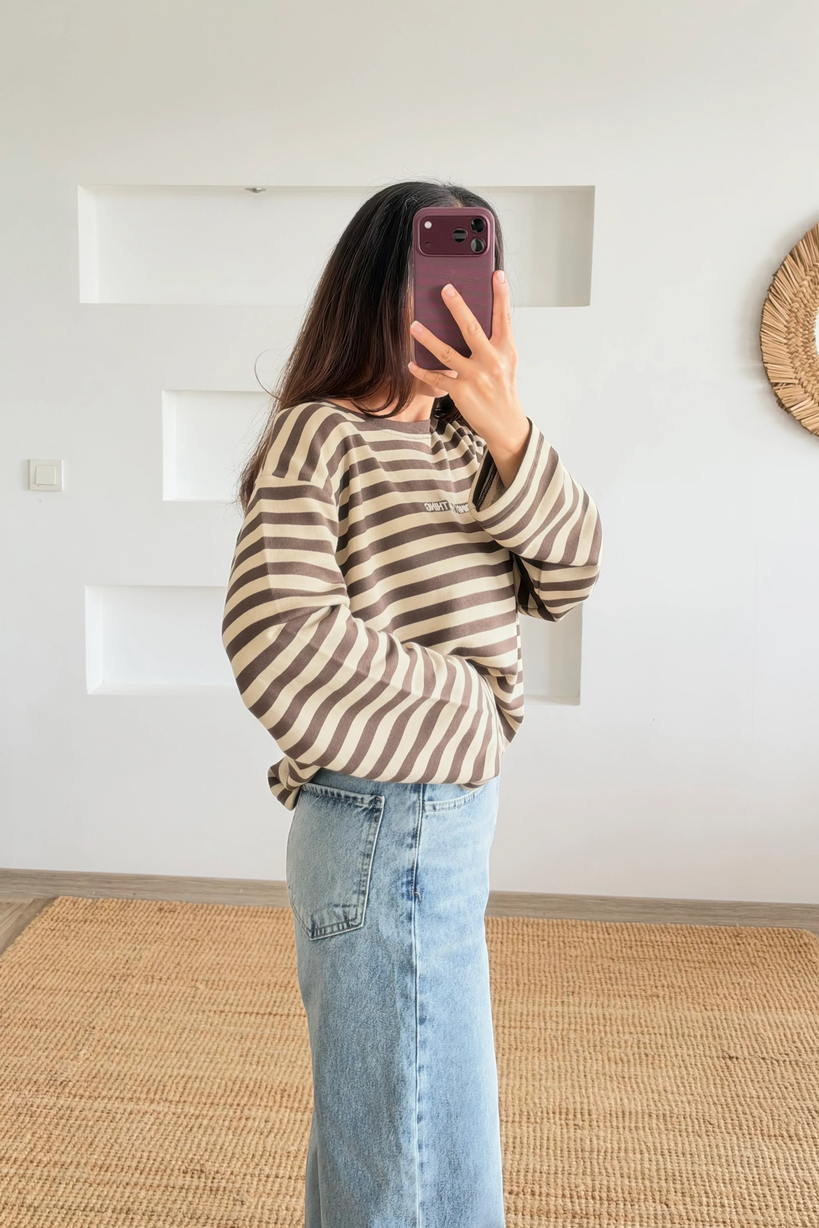 Bej Çizgili Nakış Detaylı Sweatshirt uygun fiyatlarda www.butikhola.com adresinde