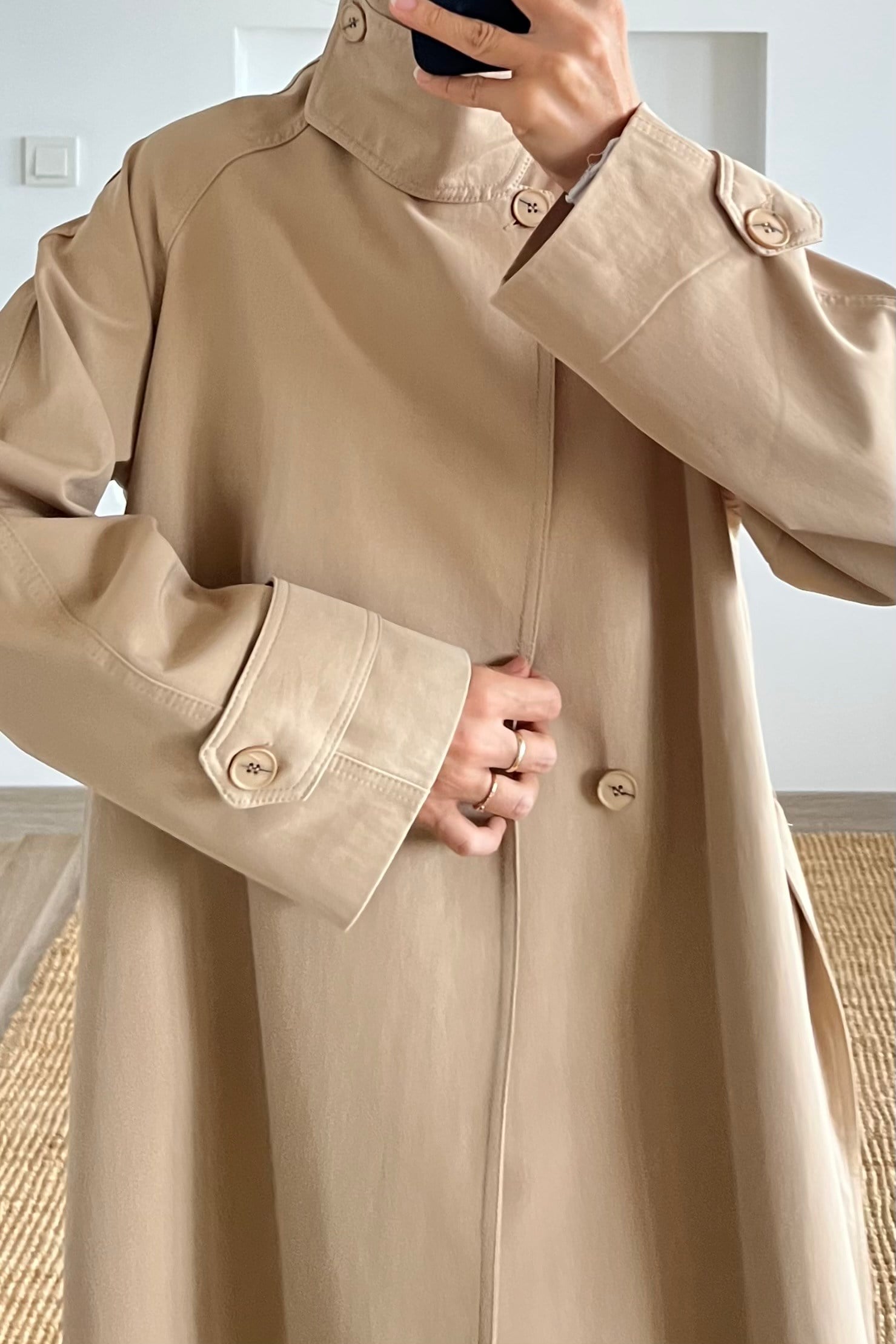 Bej Dik Yaka Astarlı Maxi Trençkot uygun fiyatlarda www.butikhola.com adresinde