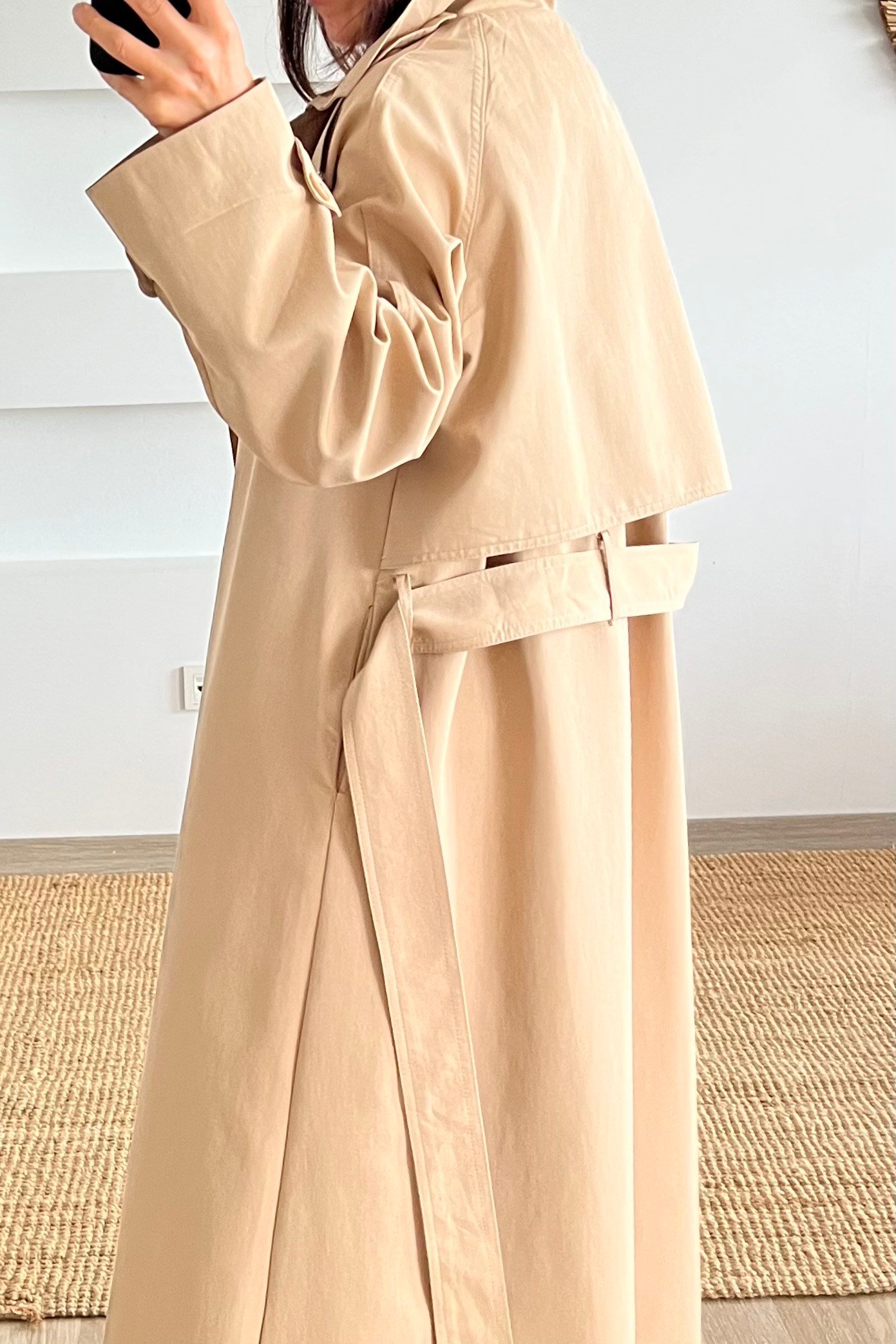 Bej Dik Yaka Astarlı Maxi Trençkot uygun fiyatlarda www.butikhola.com adresinde