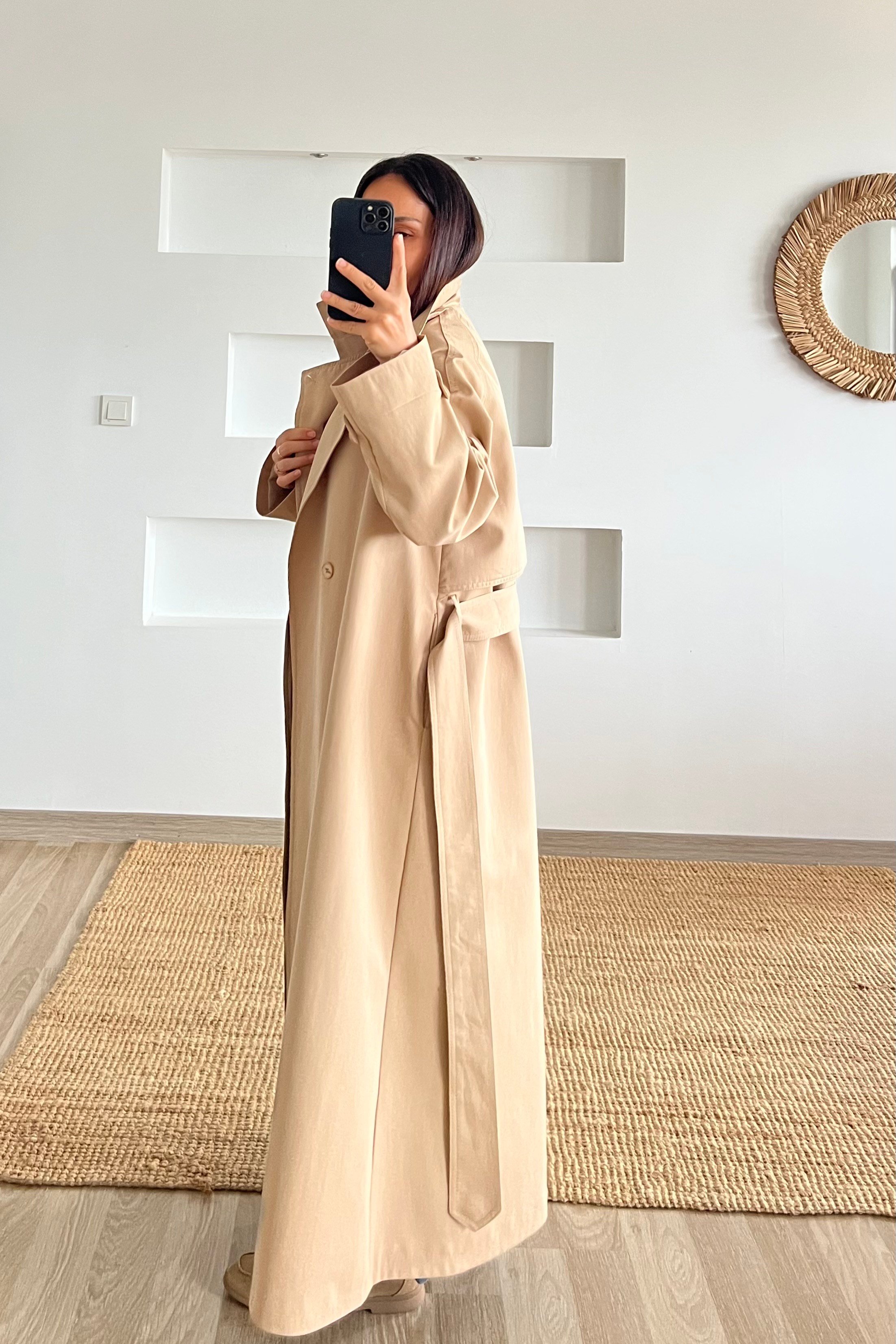 Bej Dik Yaka Astarlı Maxi Trençkot uygun fiyatlarda www.butikhola.com adresinde