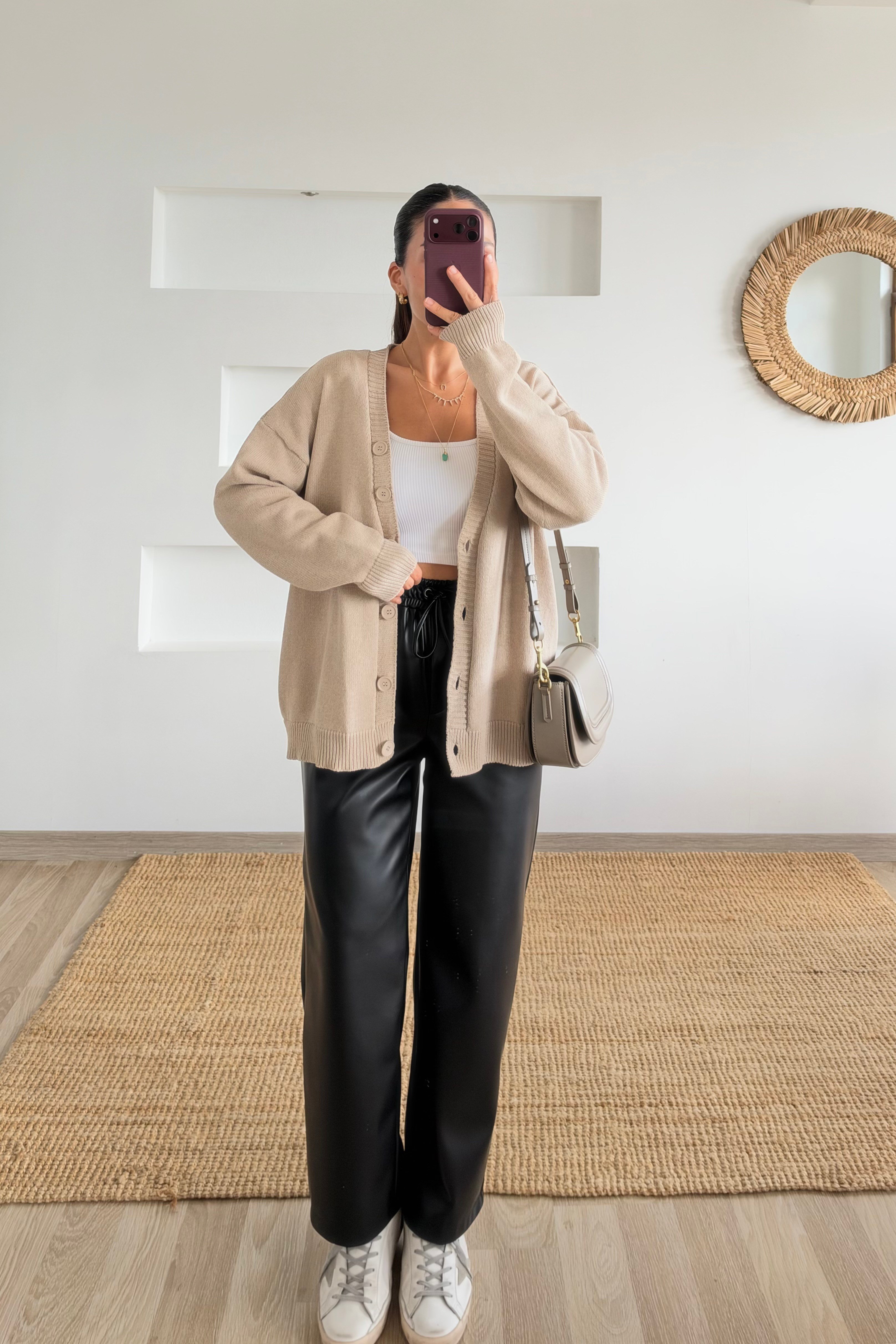 Bej Düğme Detaylı Hırka uygun fiyatlarda www.butikhola.com adresinde
