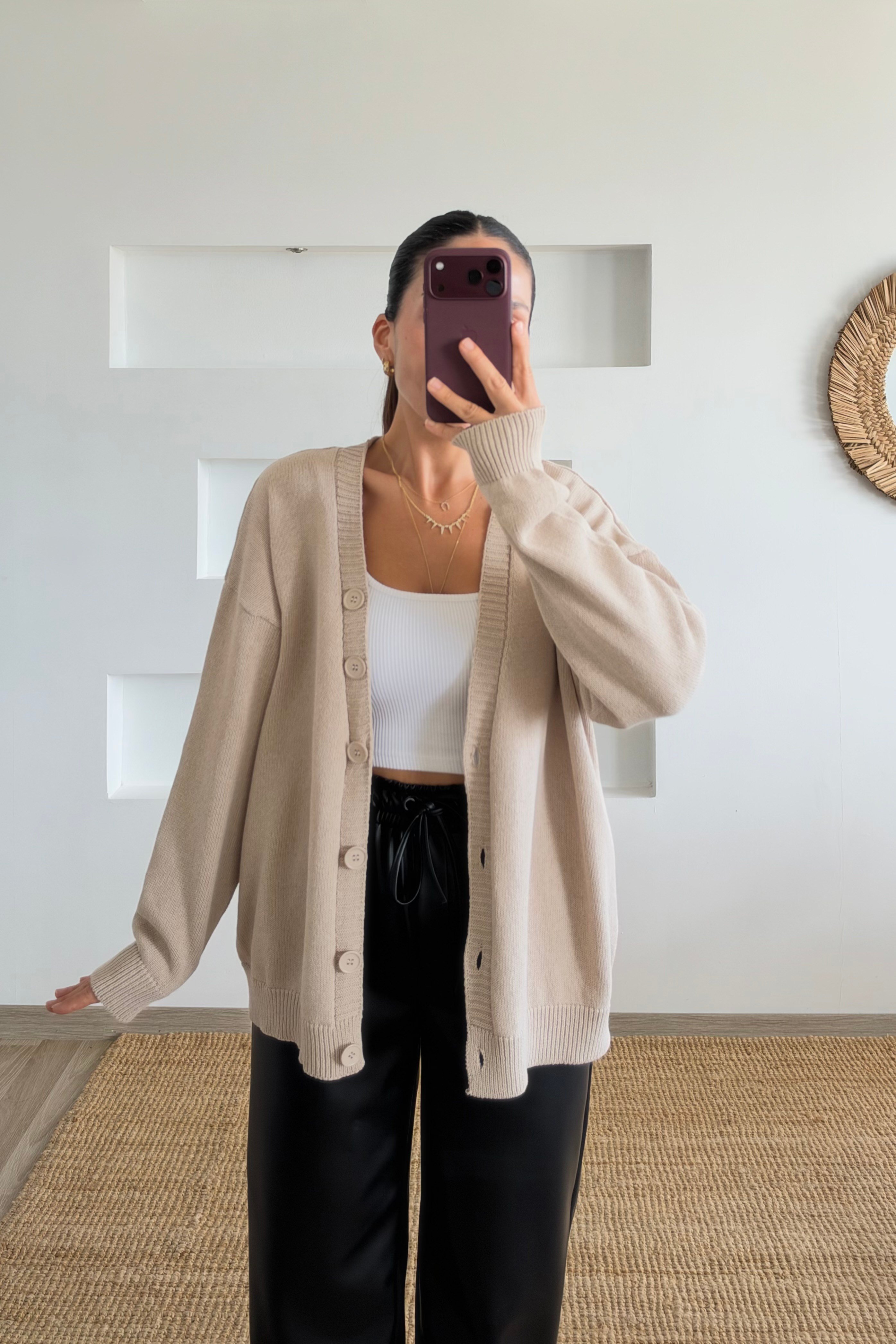 Bej Düğme Detaylı Hırka uygun fiyatlarda www.butikhola.com adresinde