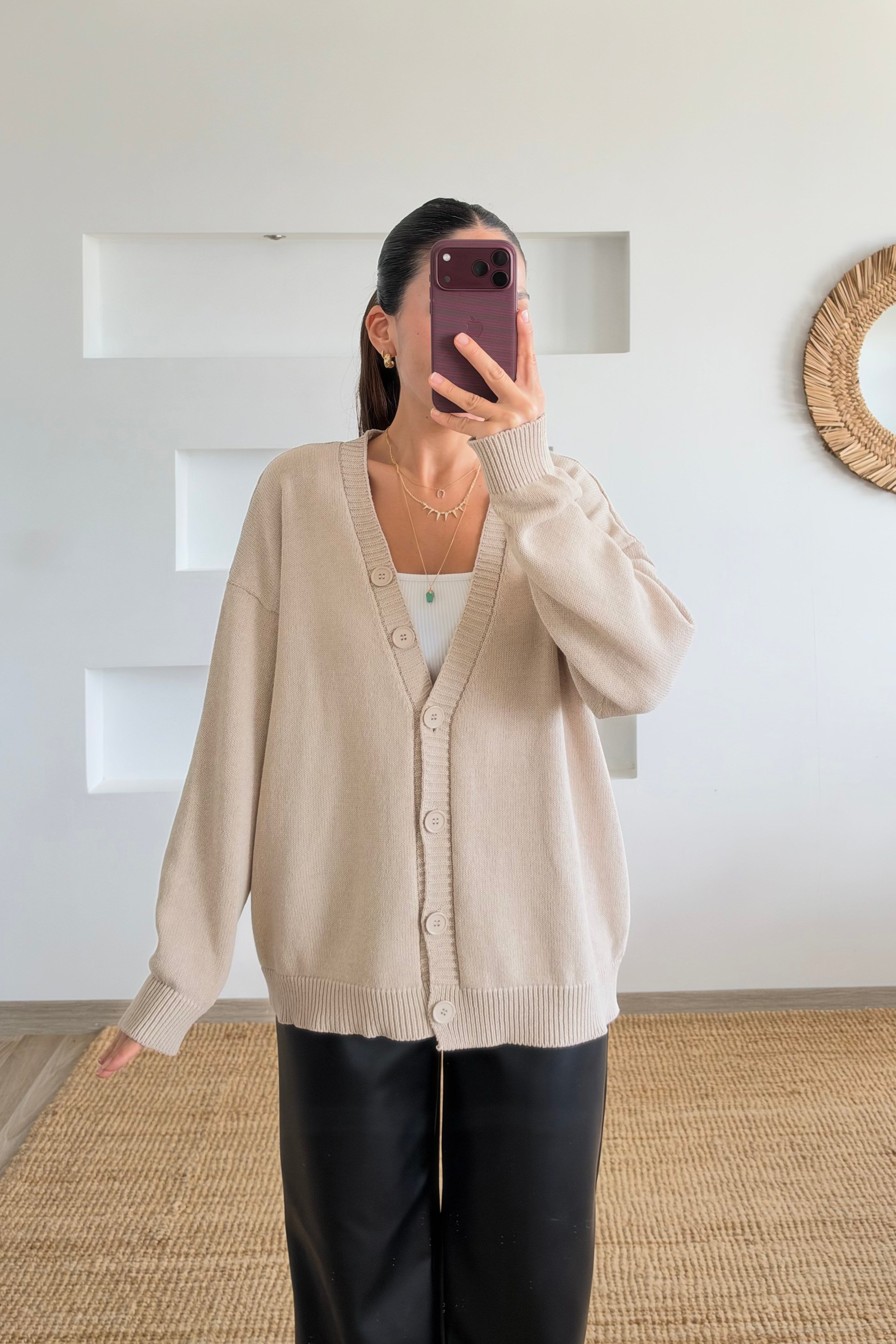 Bej Düğme Detaylı Hırka uygun fiyatlarda www.butikhola.com adresinde