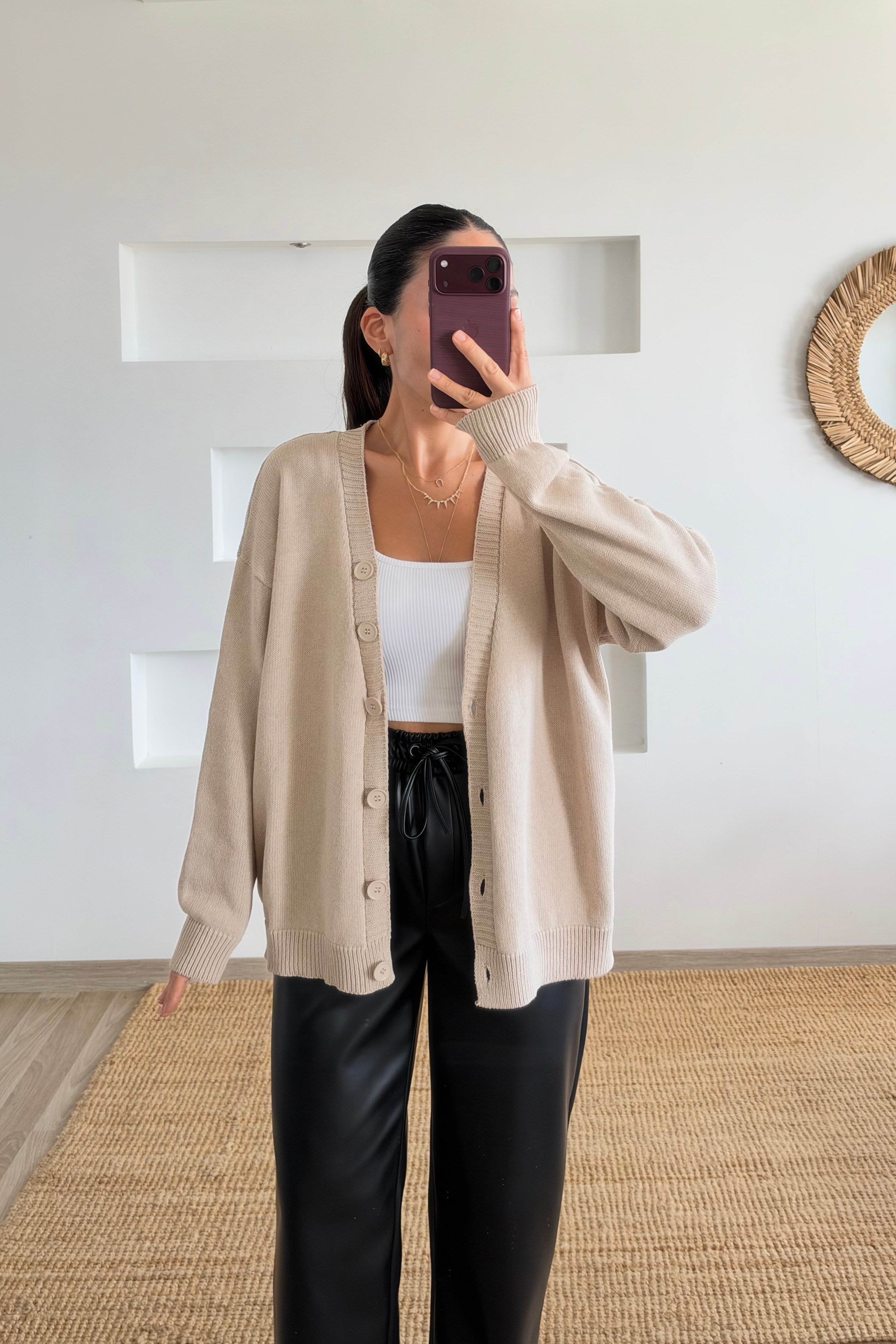 Bej Düğme Detaylı Hırka uygun fiyatlarda www.butikhola.com adresinde