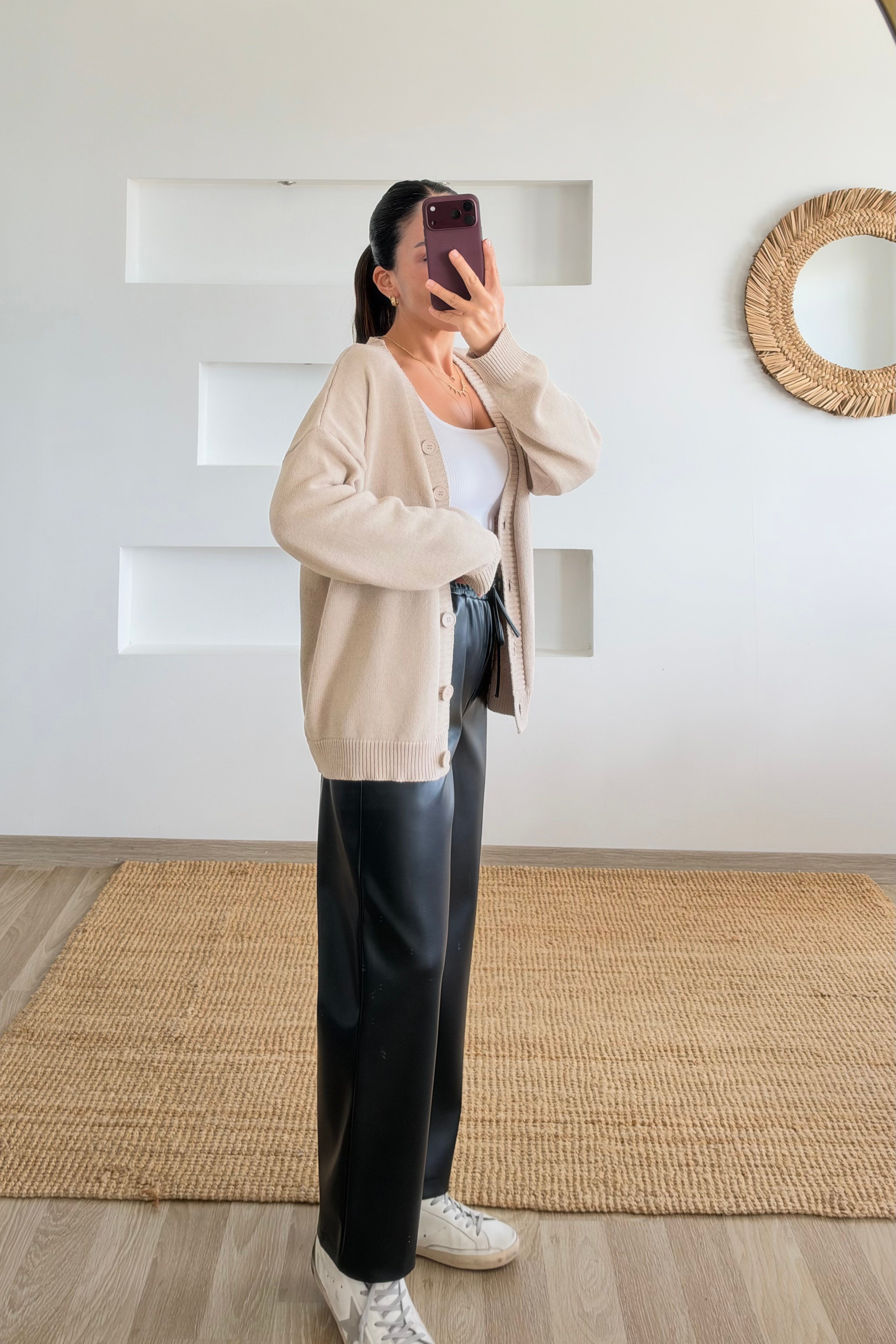 Bej Düğme Detaylı Hırka uygun fiyatlarda www.butikhola.com adresinde