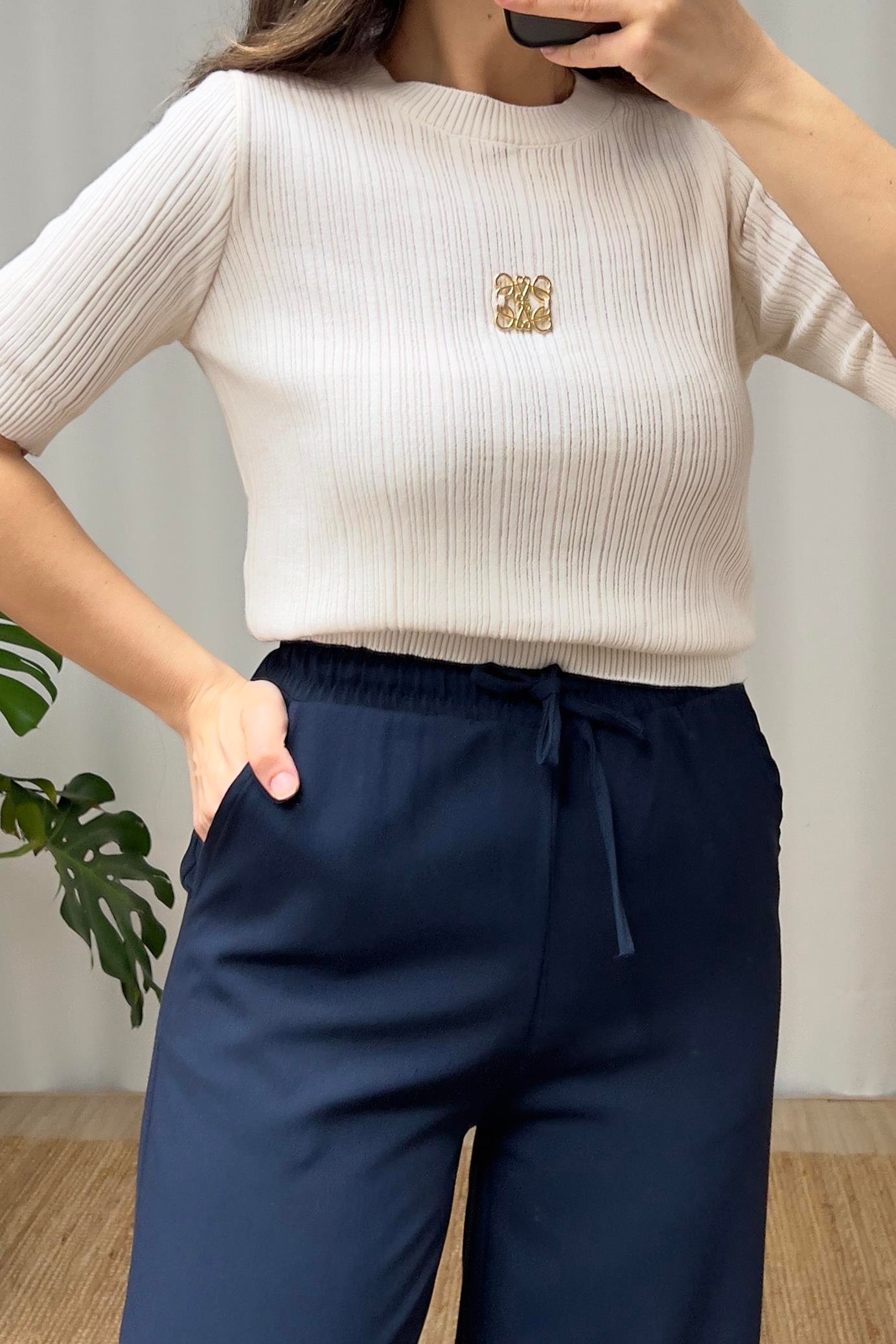 Bej Gold Logo Detaylı Triko Bluz uygun fiyatlarda www.butikhola.com adresinde