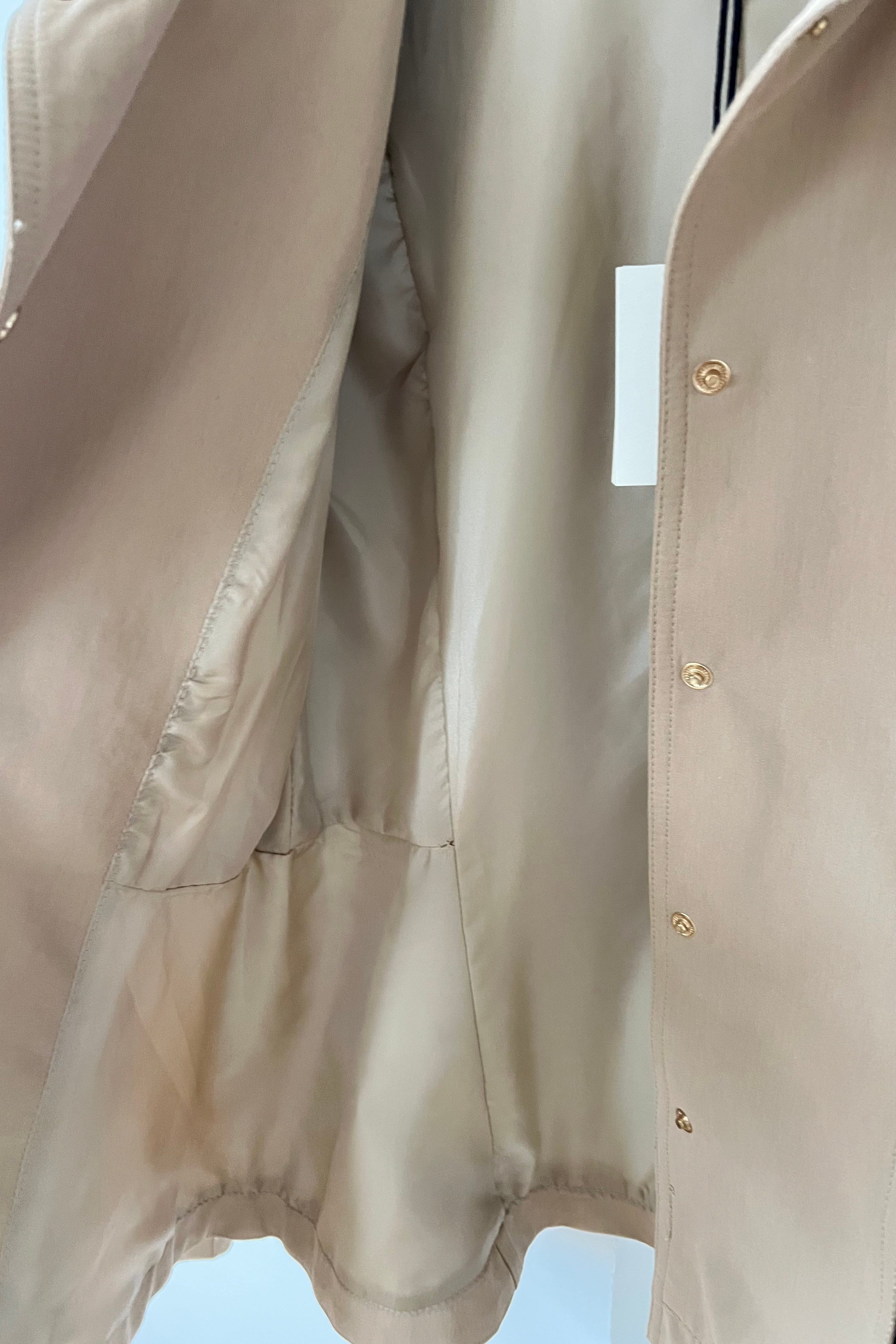 Bej Kontrast Yaka Belden Oturtmalı Trençkot uygun fiyatlarda www.butikhola.com adresinde