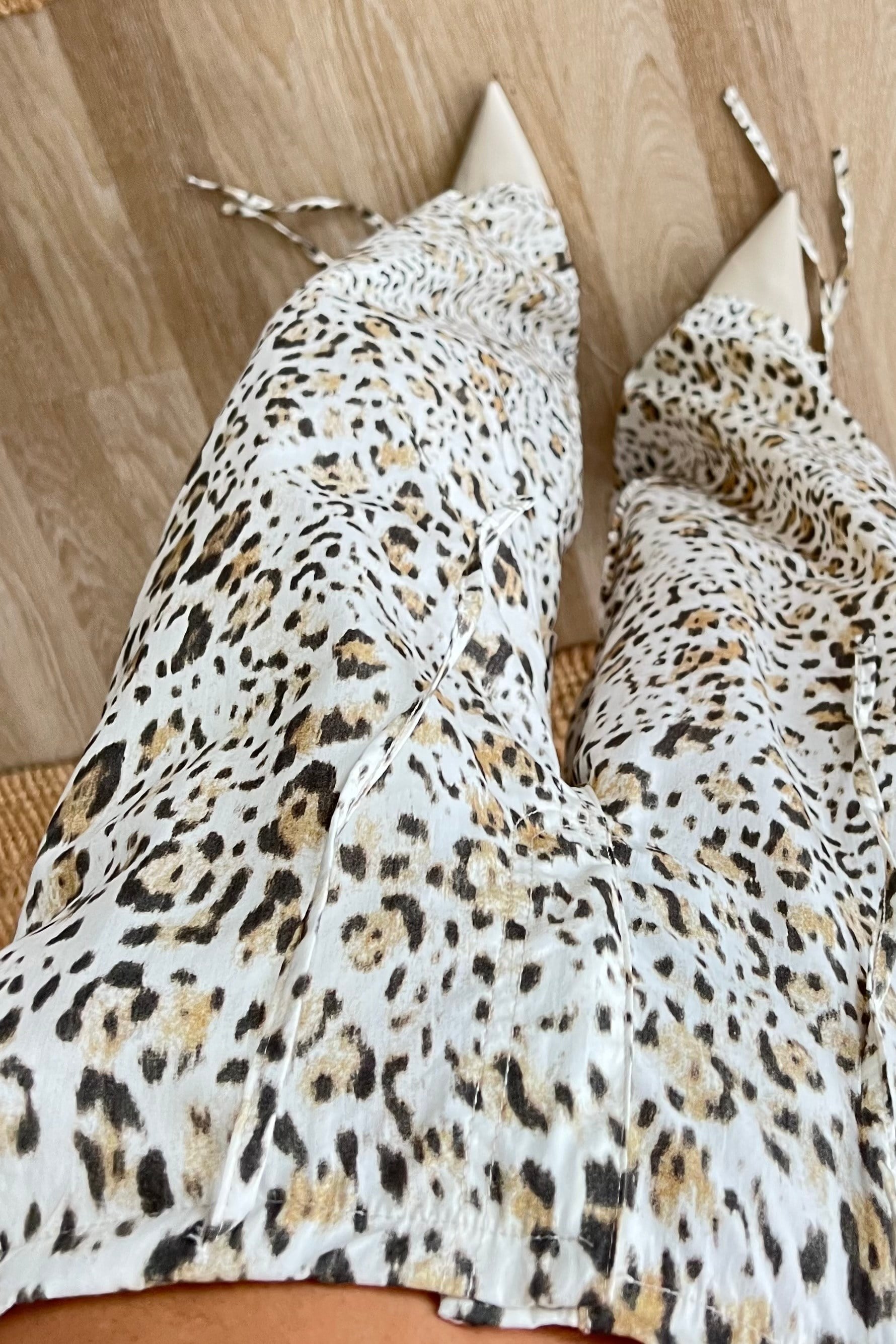 Bej Leopar Desenli Pantolon uygun fiyatlarda www.butikhola.com adresinde