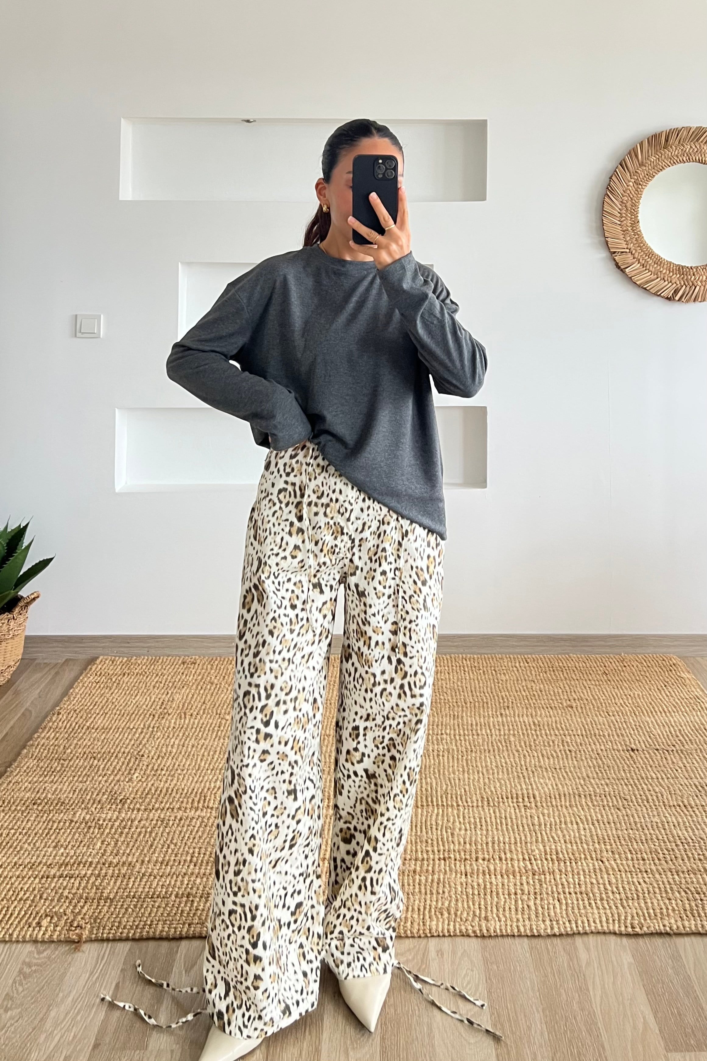Bej Leopar Desenli Pantolon uygun fiyatlarda www.butikhola.com adresinde