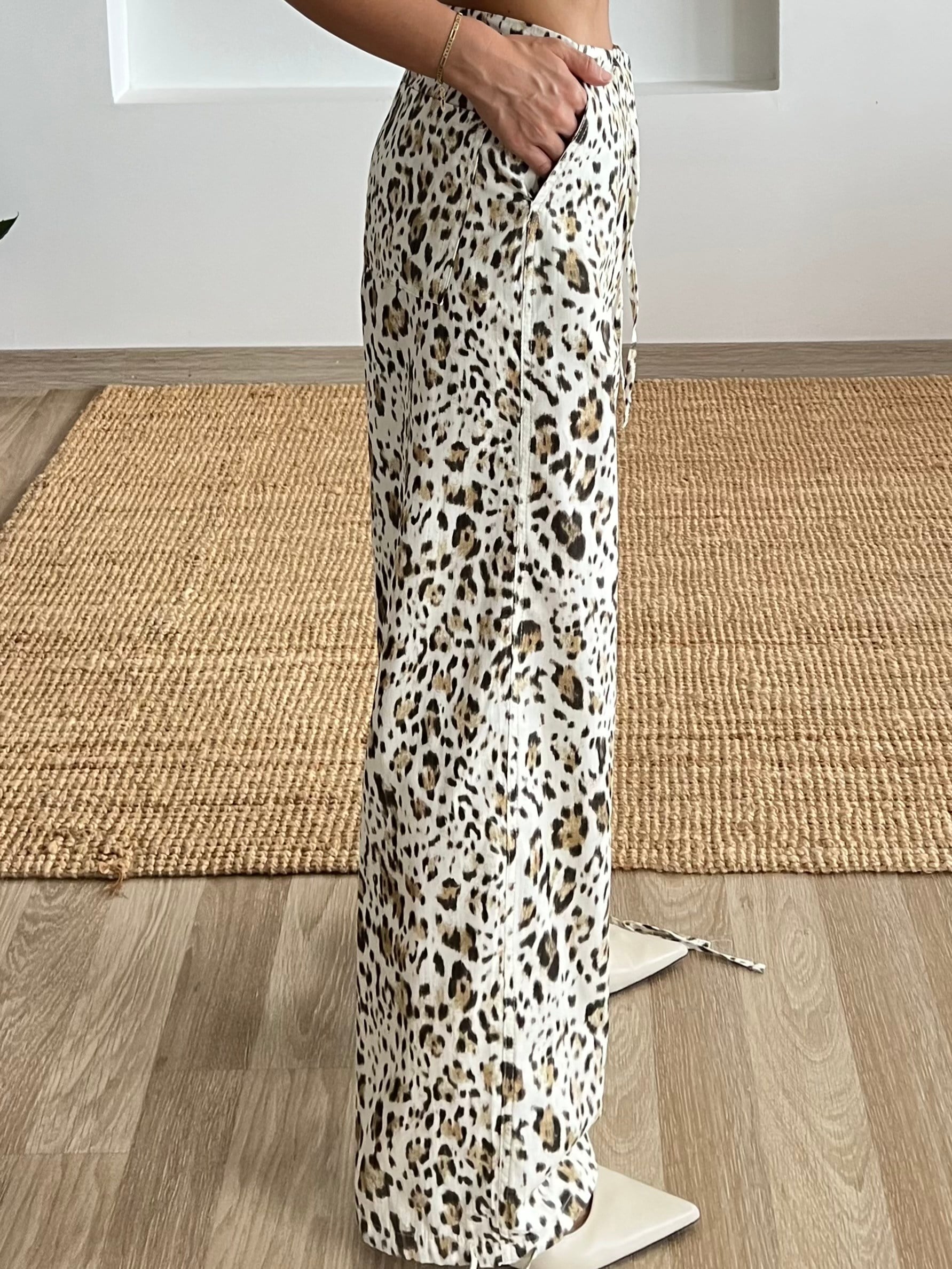 Bej Leopar Desenli Pantolon uygun fiyatlarda www.butikhola.com adresinde